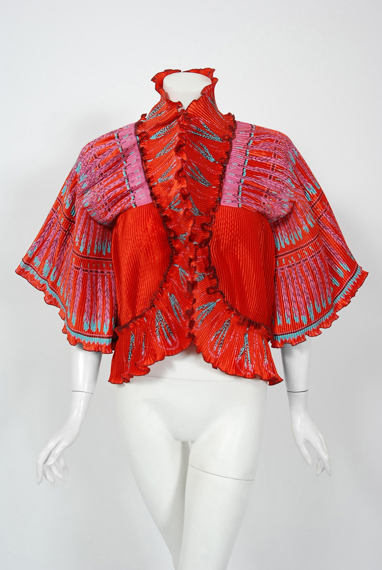 1973 Zandra Rhodes Couture Hand Painted Feather Print Red Pleated Jacket  In Good Condition In Beverly Hills, CA