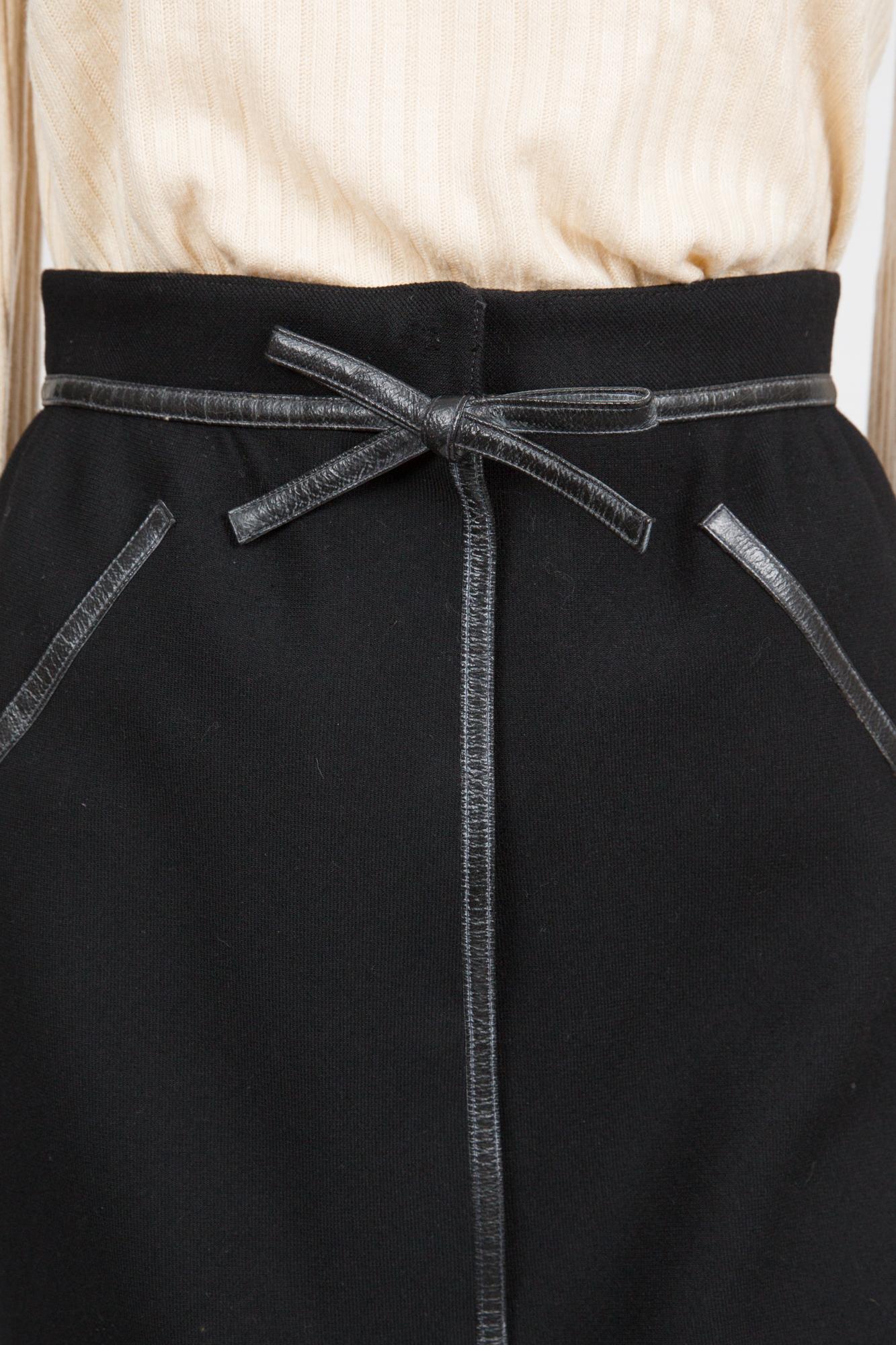1974-75 Courreges Couture Future Numbered D000651  Black Wool Skirt In Good Condition In Paris, FR