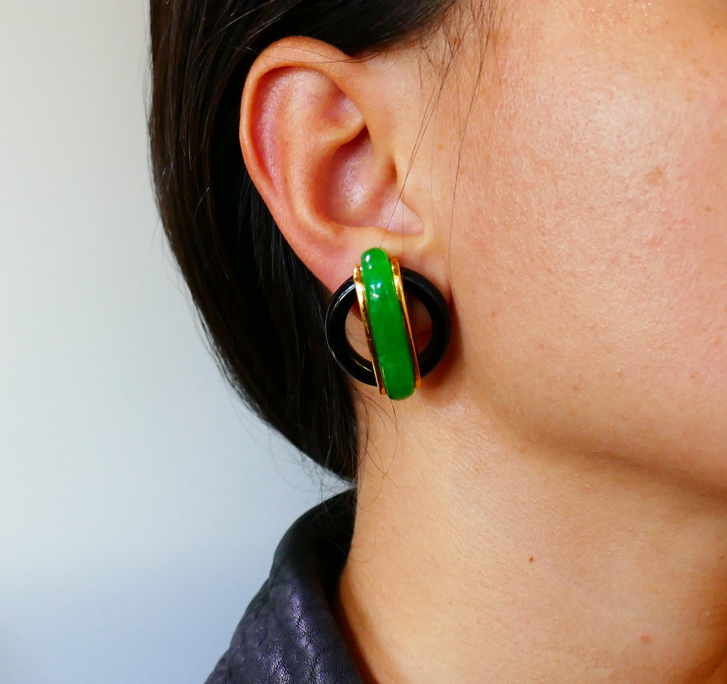 1974 Aldo Cipullo Jade Black Onyx Gold Earrings In Excellent Condition In Beverly Hills, CA