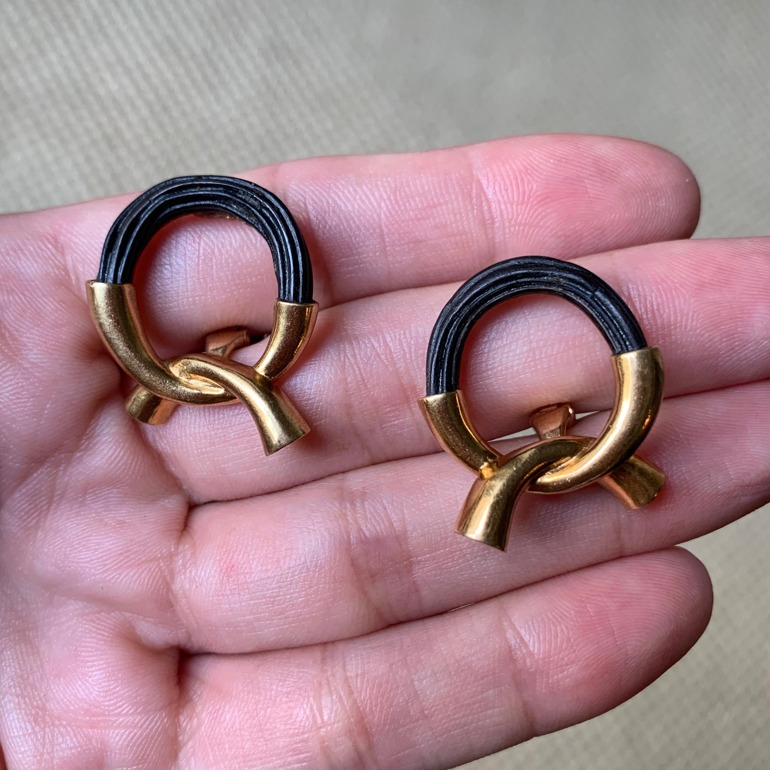 1974 Boucheron Elephant Hair and Gold Ear Clips In Excellent Condition In New York, NY