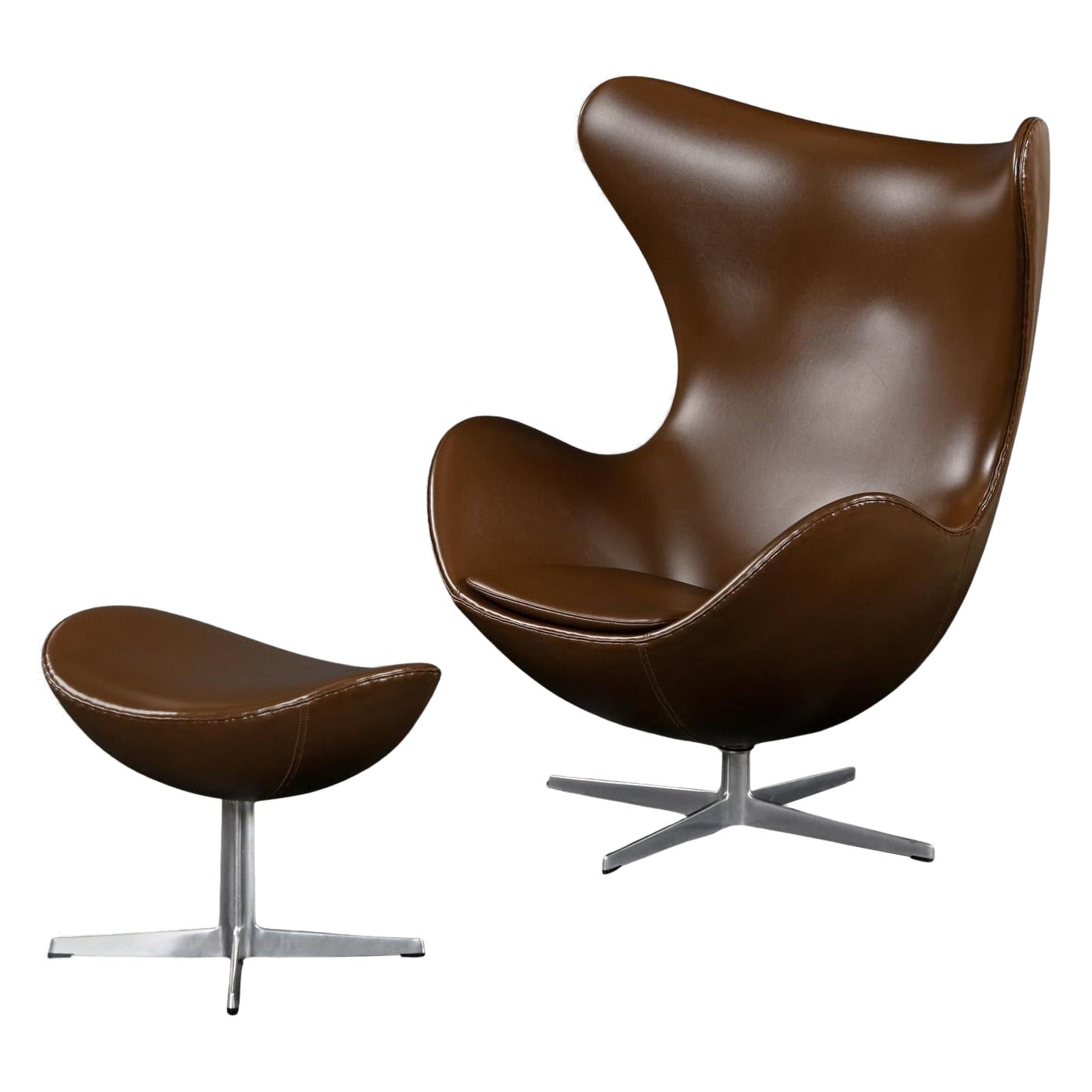 Fauteuil « Egg » et repose-pieds d'Arne Jacobsen, par Fritz Hansen, en cuir, 1974
