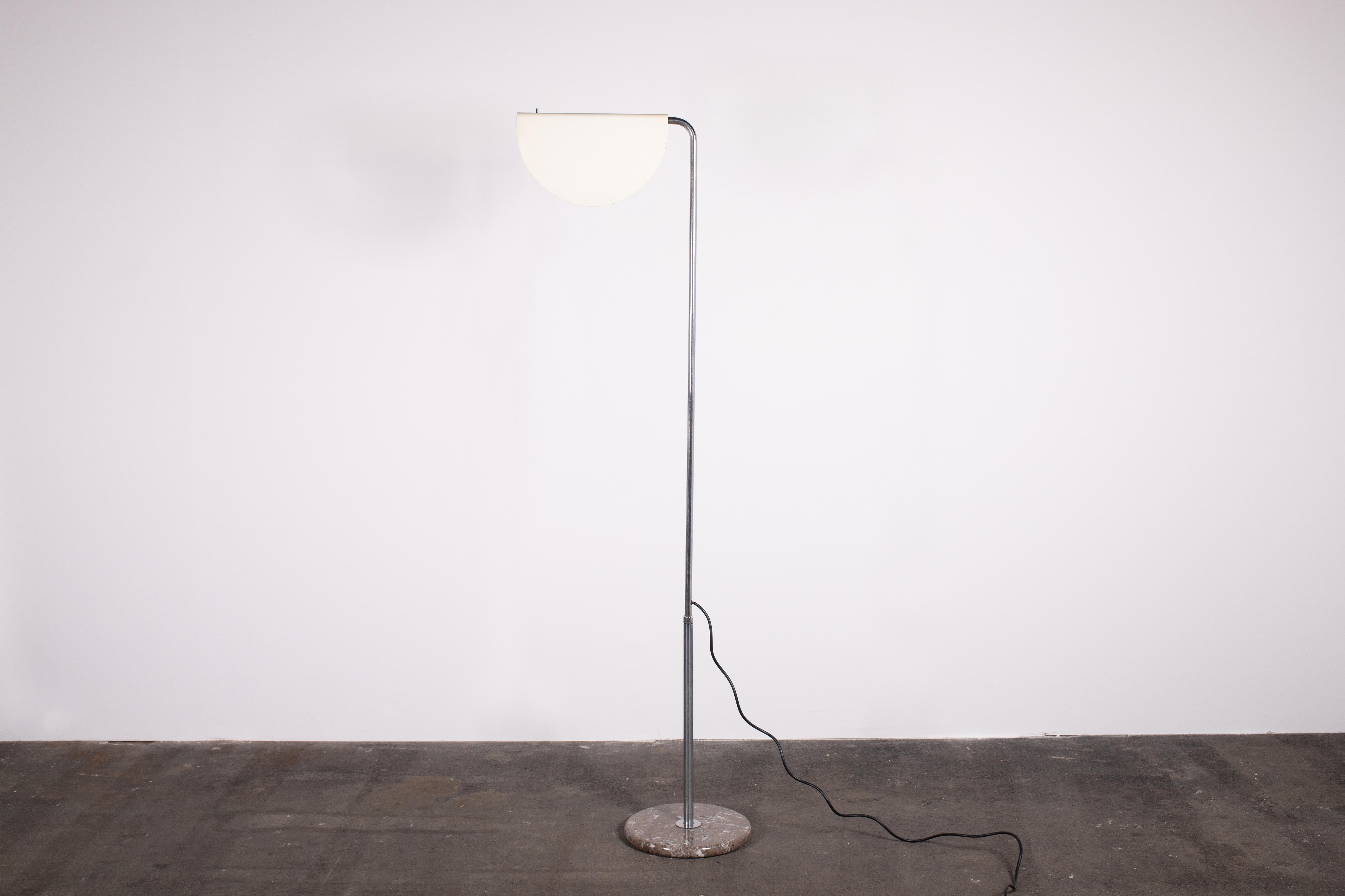 An iconic 1970s Mid-Century Modern Italian Mezzaluna (half-moon) extendable floor lamp by Bruno Gecchelin for Skipper, Italy. A minimalist masterpiece surprisingly packed with features and versatility.

This stunning example features off-white