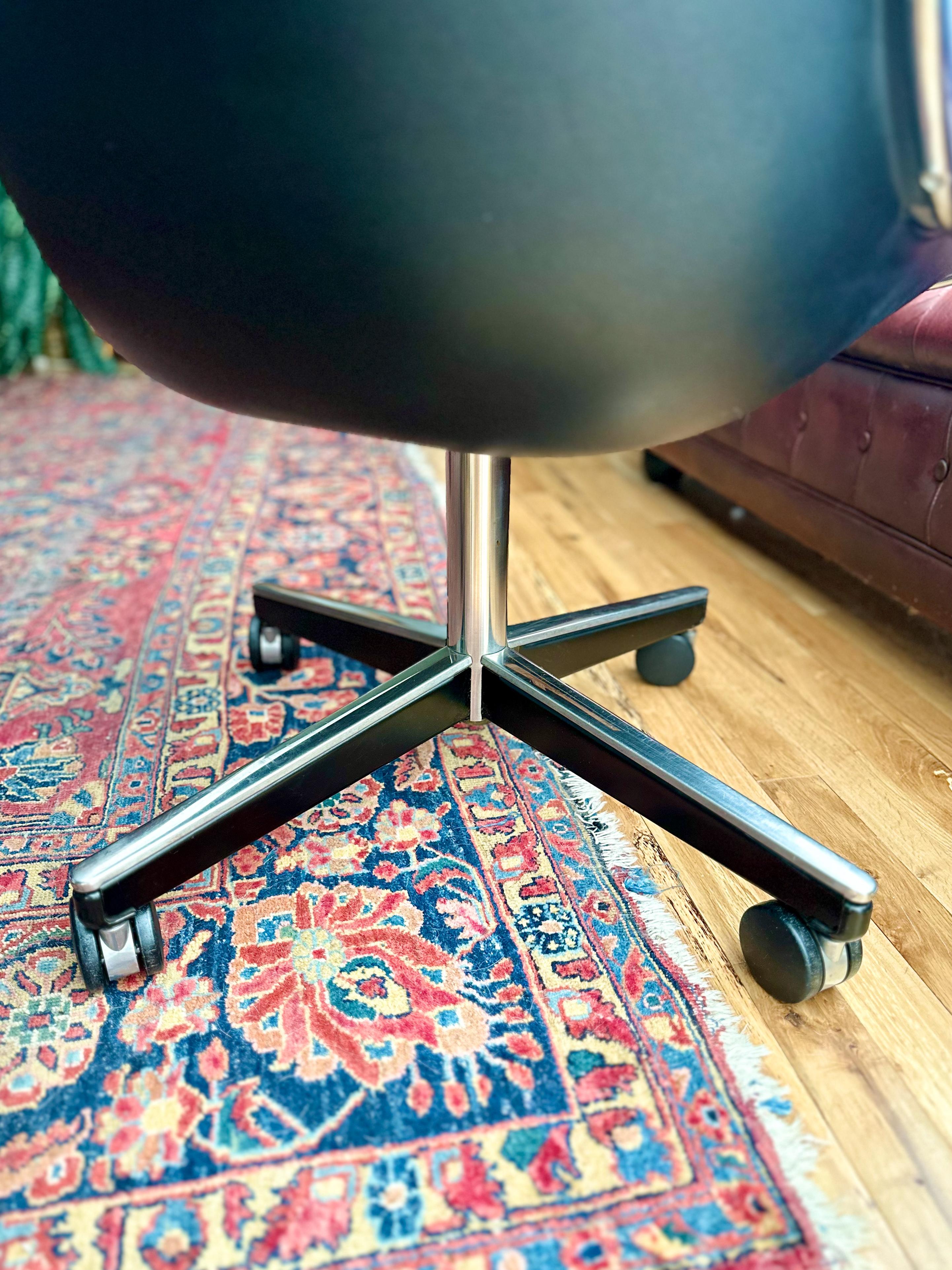 1974 Charles Pollock Executive Chair for Knoll For Sale 5