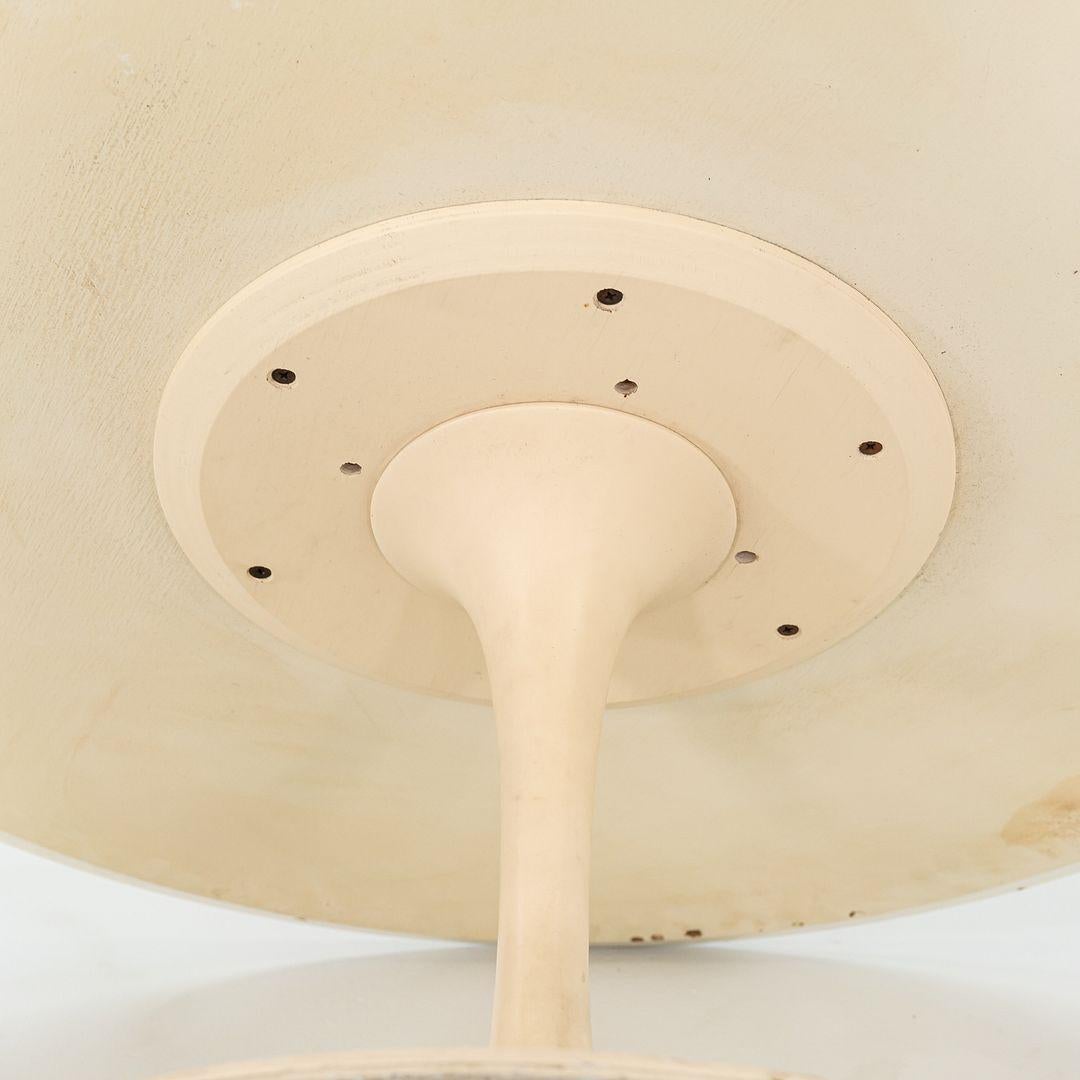 Table basse ronde de 36 pouces en stratifié blanc Eero Saarinen pour Knoll, 1974 en vente 3