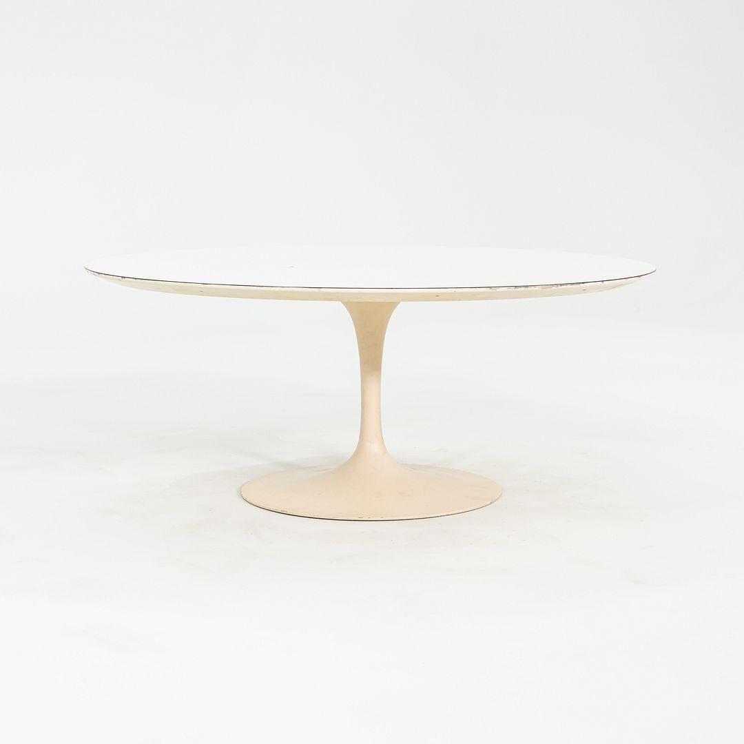 Fin du 20e siècle Table basse ronde de 36 pouces en stratifié blanc Eero Saarinen pour Knoll, 1974 en vente
