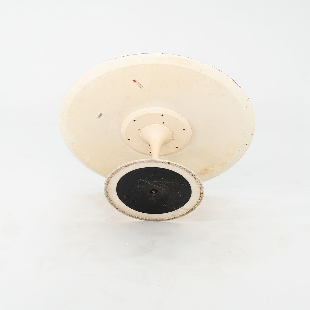 Table basse ronde de 36 pouces en stratifié blanc Eero Saarinen pour Knoll, 1974 en vente 1