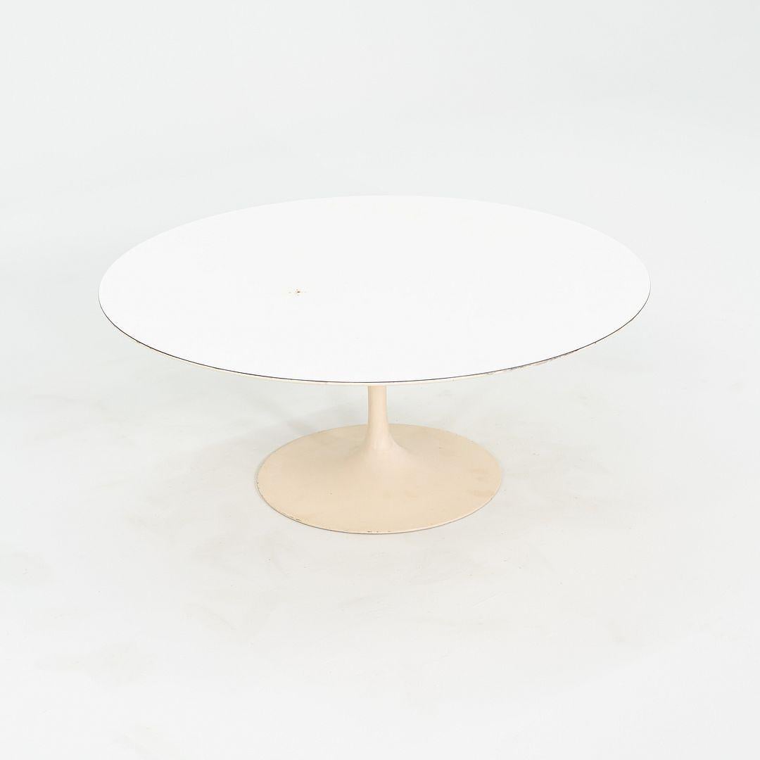 Table basse ronde de 36 pouces en stratifié blanc Eero Saarinen pour Knoll, 1974 en vente 2