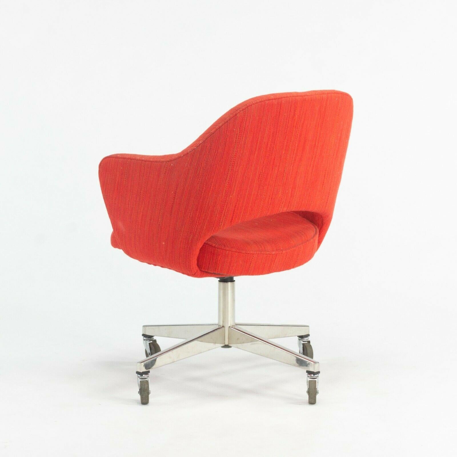 1974 Eero Saarinen for Knoll Rolling Executive Office Chairs Original Red Fabric For Sale 1