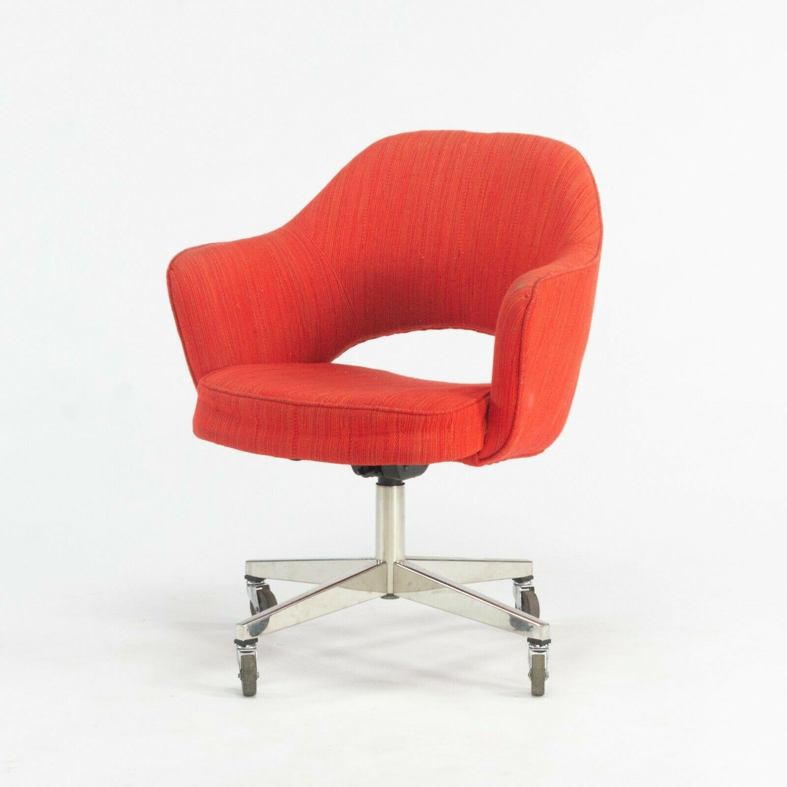 1974 Eero Saarinen for Knoll Rolling Executive Office Chairs Original Red Fabric For Sale 3