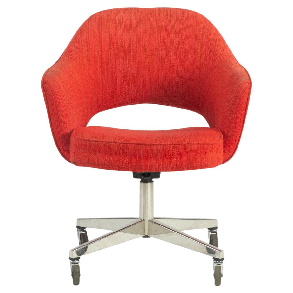 1974 Eero Saarinen for Knoll Rolling Executive Office Chairs Original Red Fabric For Sale