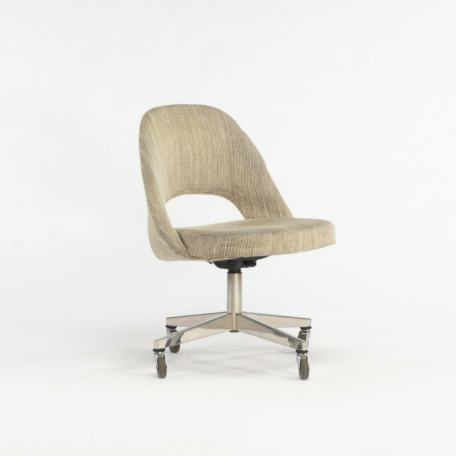 Modern 1974 Eero Saarinen for Knoll Rolling Executive Office Chairs Original Tan Fabric For Sale
