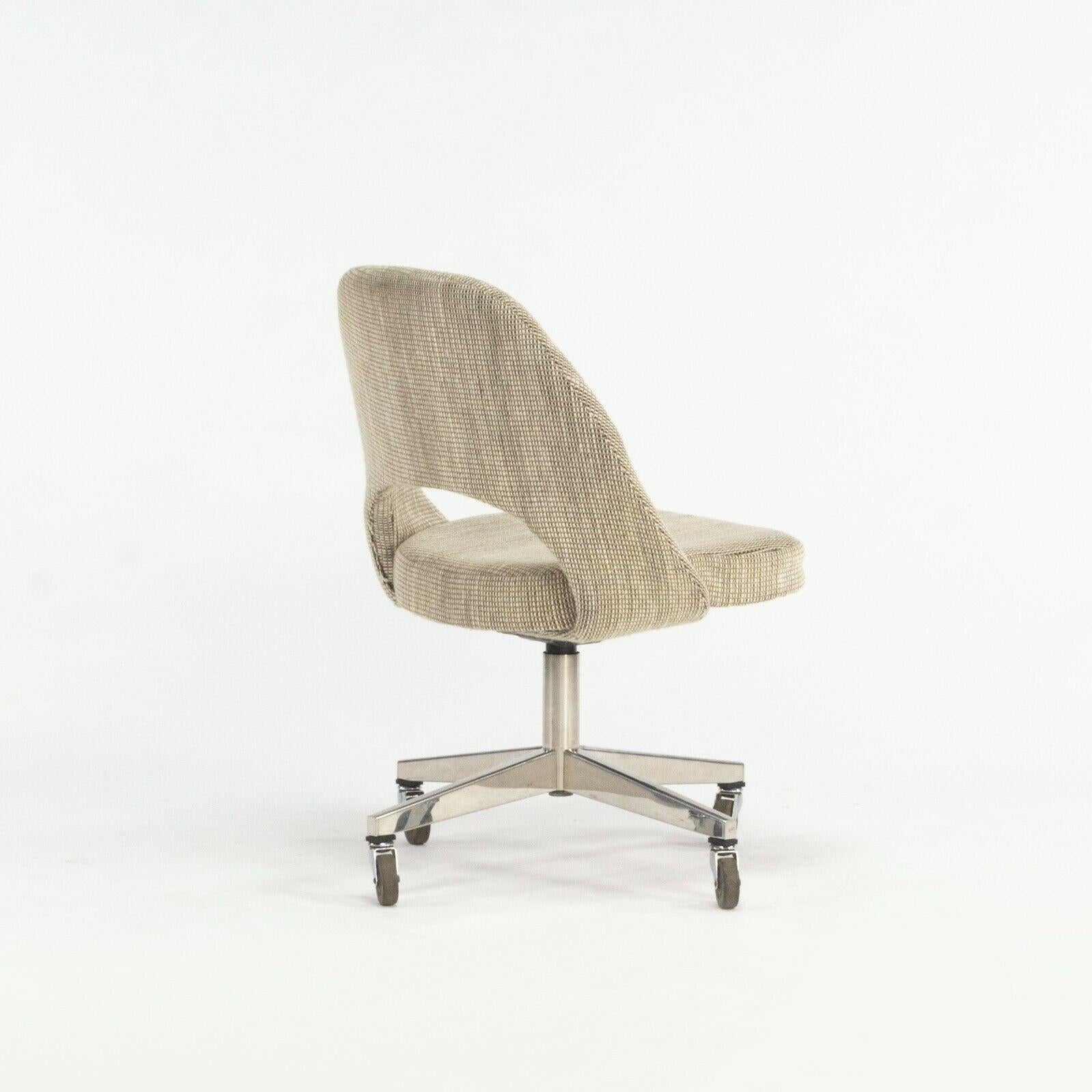 1974 Eero Saarinen für Knoll Rolling Executive Bürostühle Original Tan Stoff im Zustand „Gut“ im Angebot in Philadelphia, PA