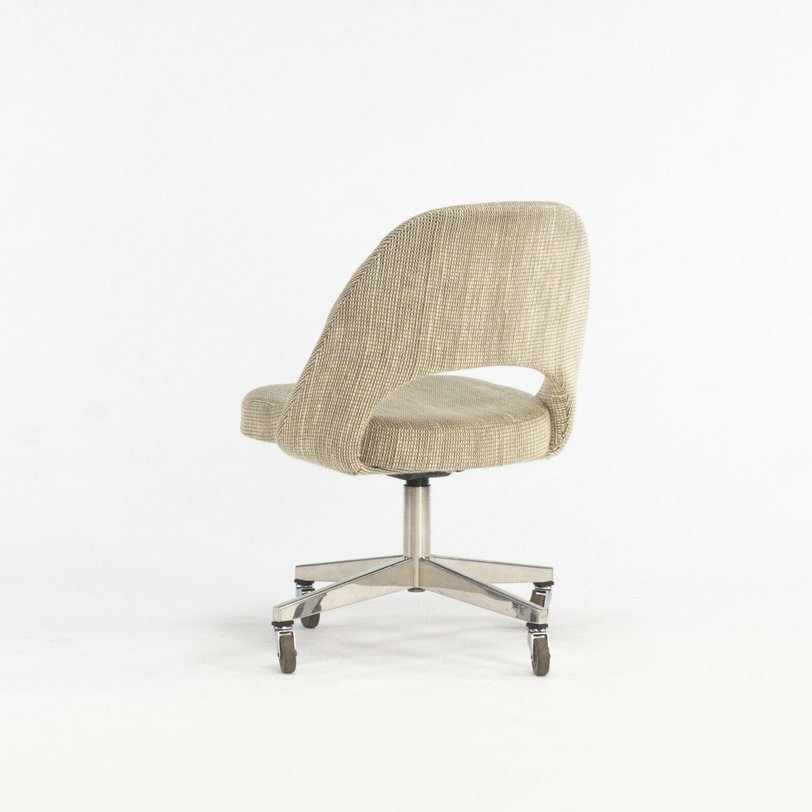 1974 Eero Saarinen for Knoll Rolling Executive Office Chairs Original Tan Fabric For Sale 1