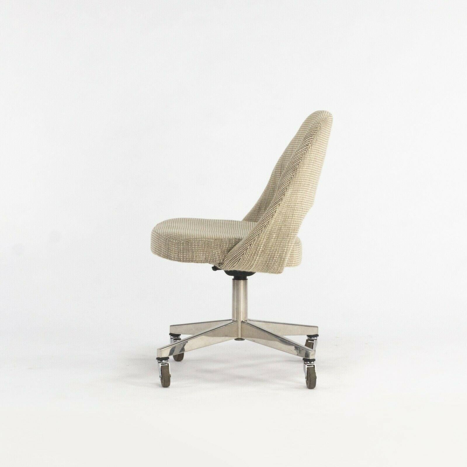 1974 Eero Saarinen for Knoll Rolling Executive Office Chairs Original Tan Fabric For Sale 2