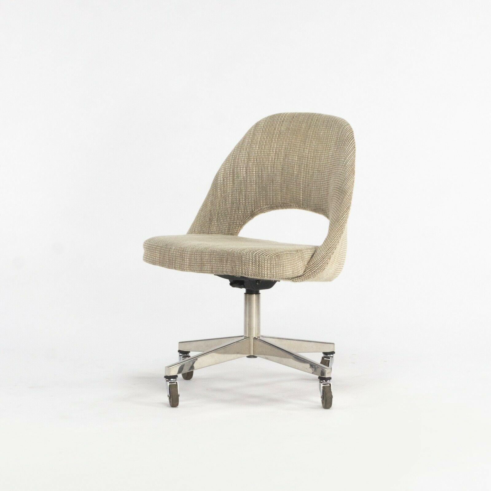 1974 Eero Saarinen for Knoll Rolling Executive Office Chairs Original Tan Fabric For Sale 3