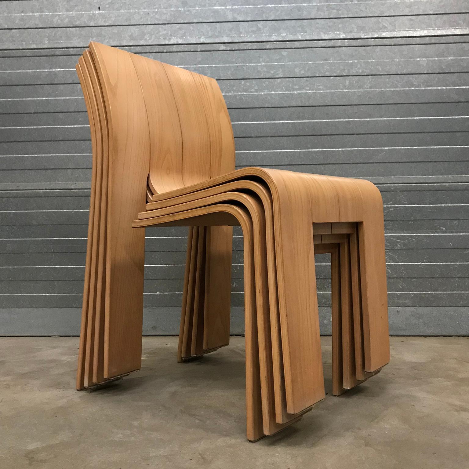 1974, Gijs Bakker für Castelijn, Satz stapelbarer Stühle mit gebogenen Holzstreifen im Angebot 13