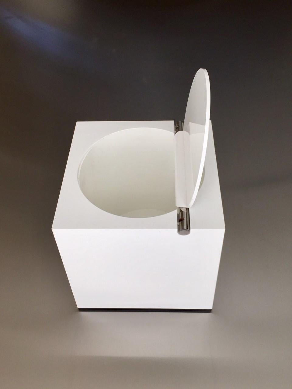 Mid-Century Modern 1974 Ice Box/Bucket by Cini & Nils Studio O.P.I. Milano, White Acrylic, Italy For Sale