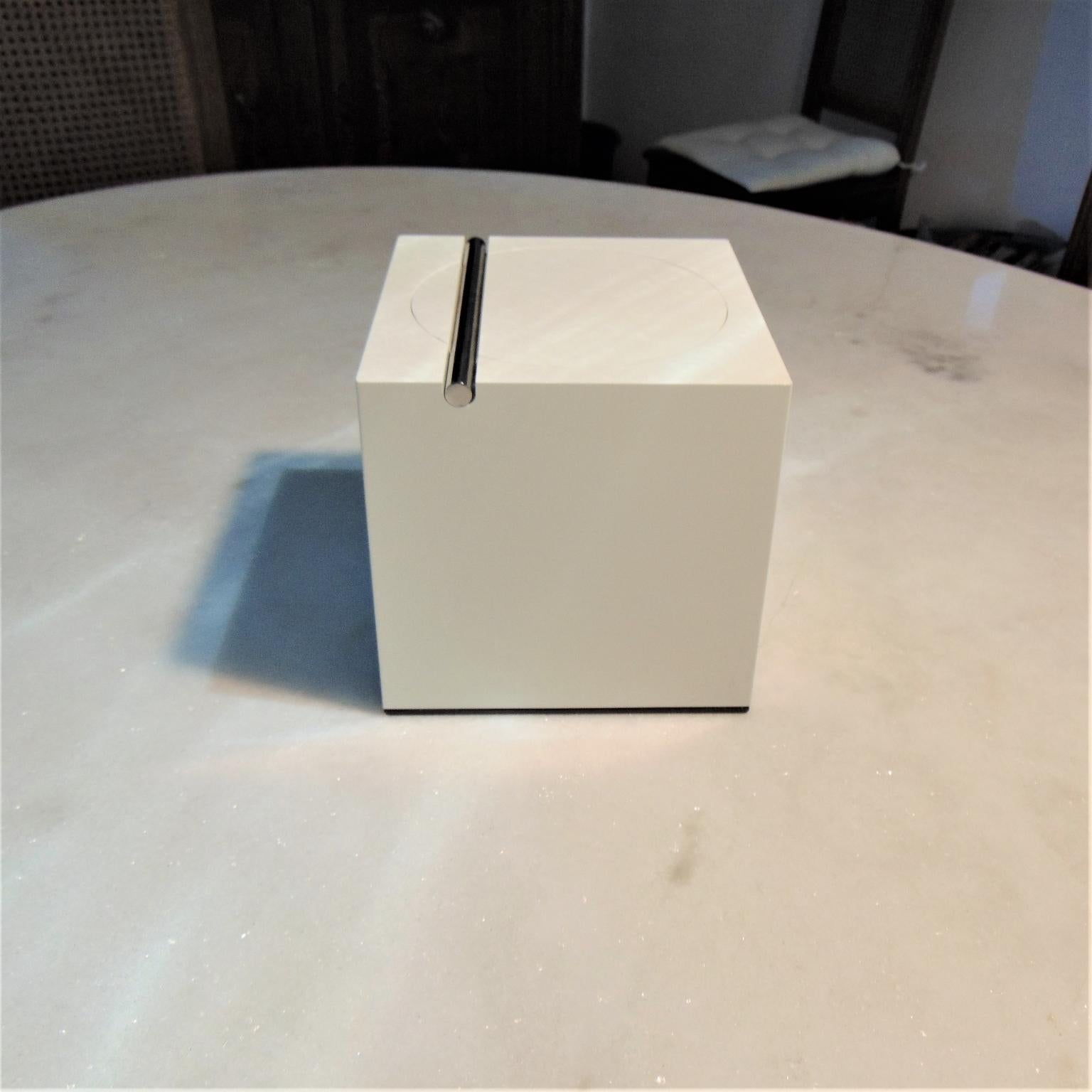 1974 Ice Bucket Cini & Nils Studio O.P.I., White Acrylic, Italy For Sale 4