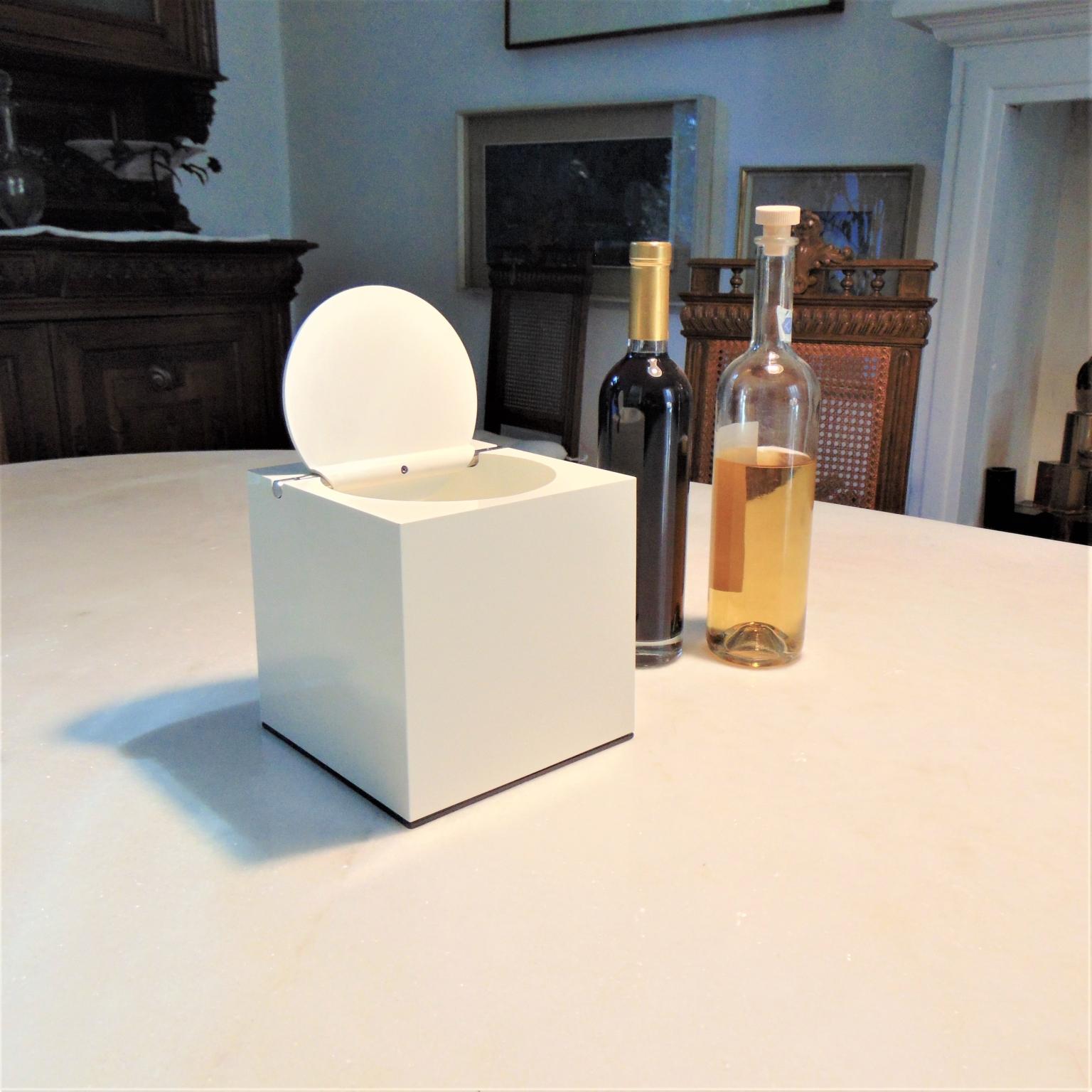 Late 20th Century 1974 Ice Bucket Cini & Nils Studio O.P.I., White Acrylic, Italy For Sale