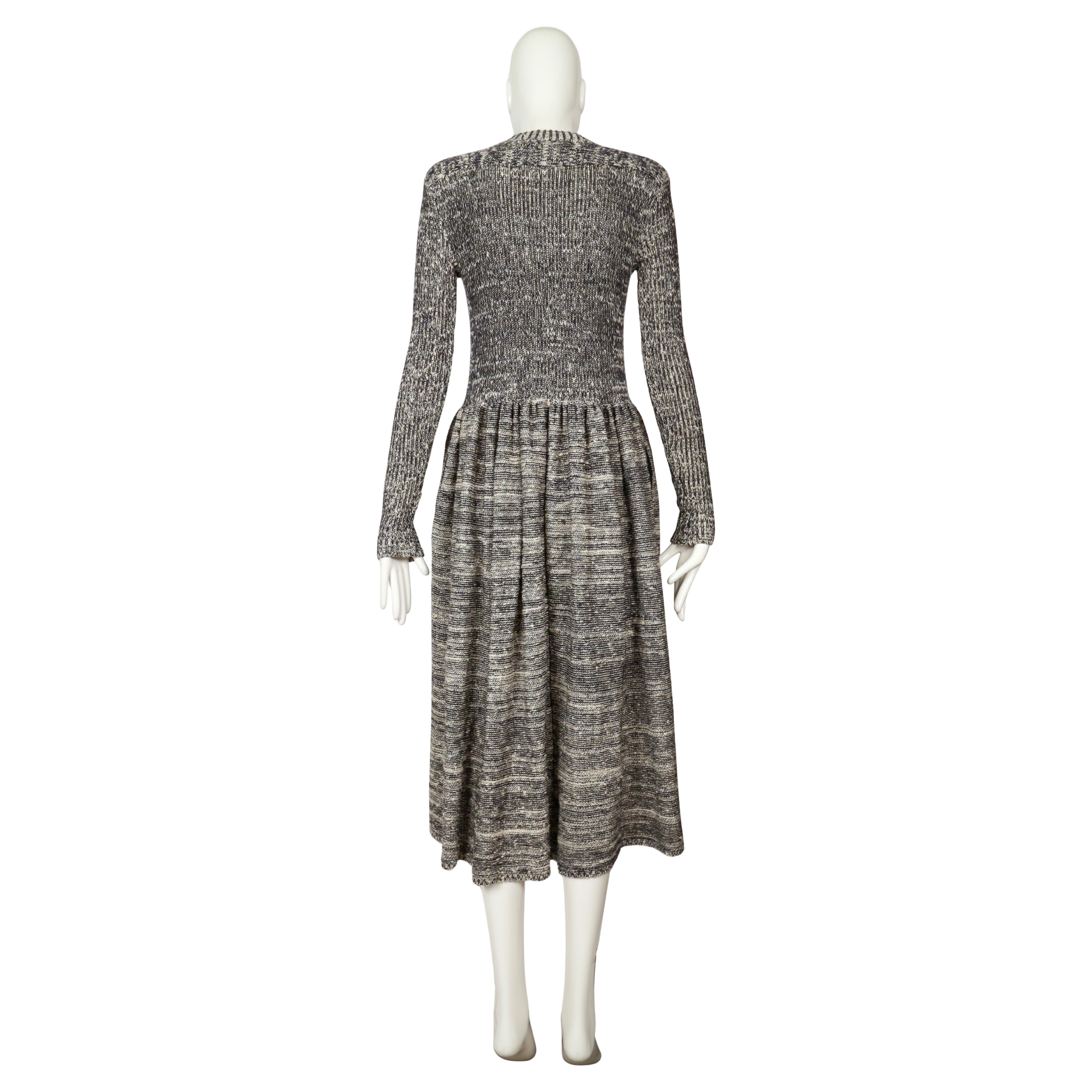 1974 Issey Miyake documentée robe RUNWAY en maille teintée dans l'espace en vente 5