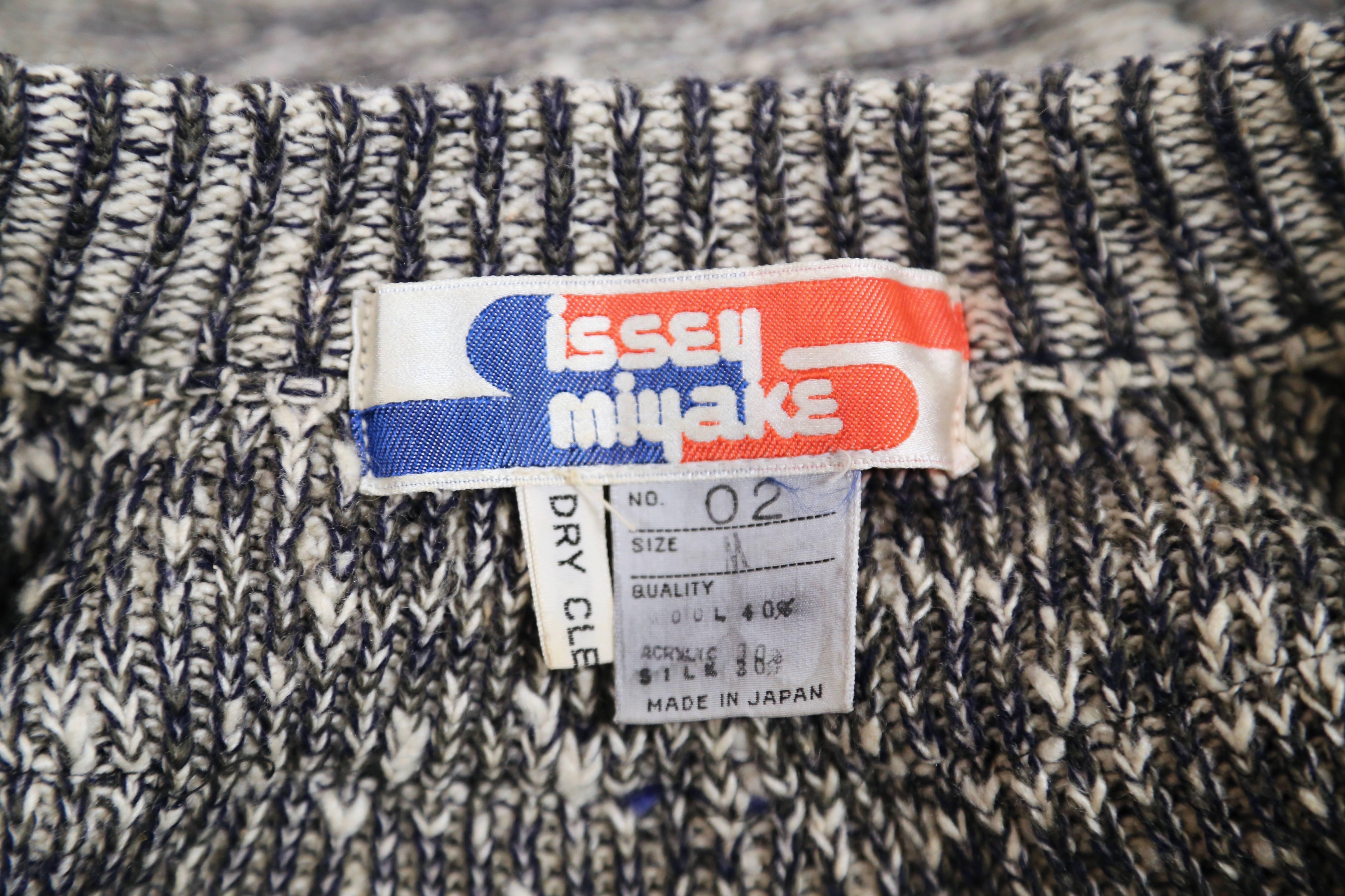 1974 Issey Miyake documentée robe RUNWAY en maille teintée dans l'espace en vente 6