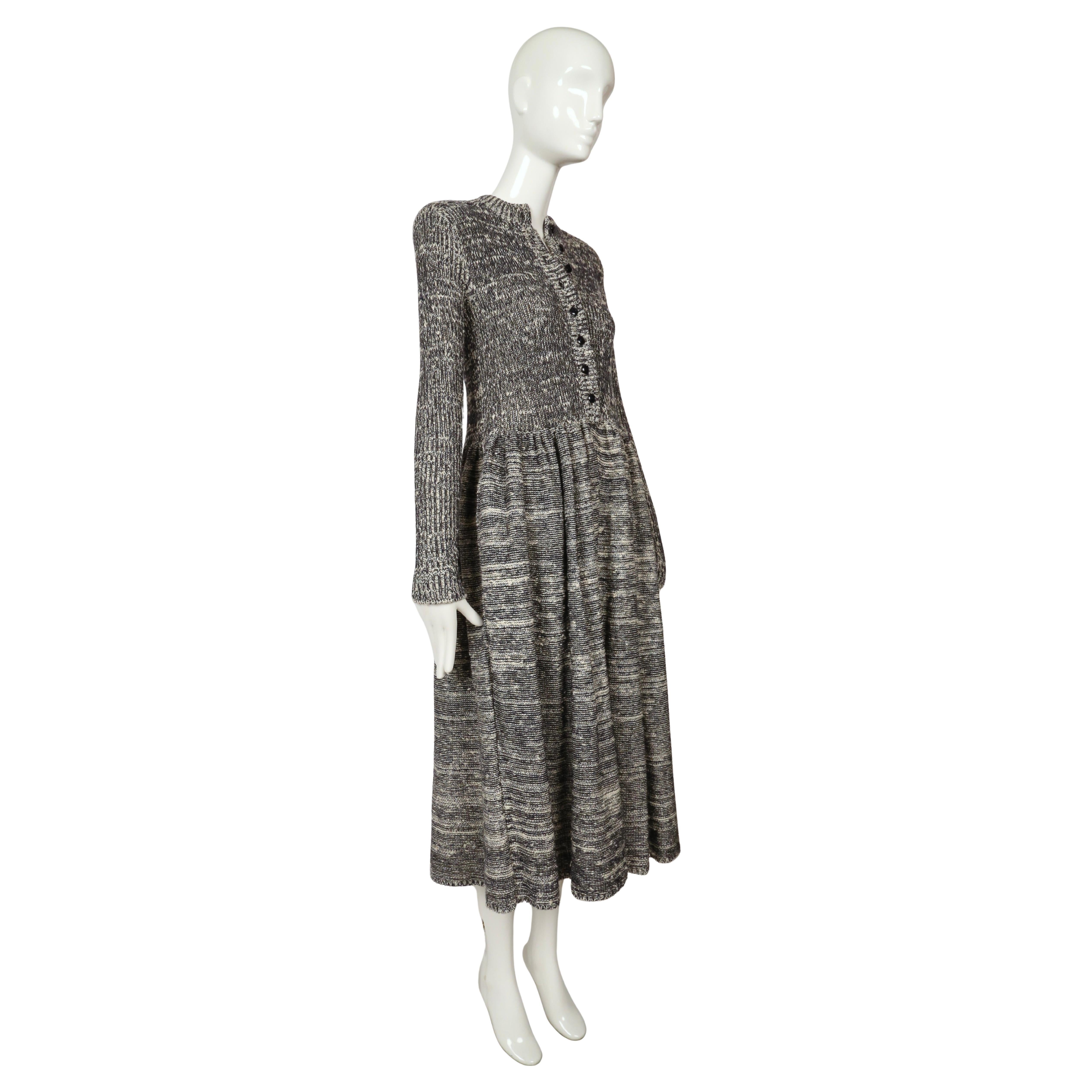 1974 Issey Miyake documentée robe RUNWAY en maille teintée dans l'espace Bon état - En vente à San Fransisco, CA