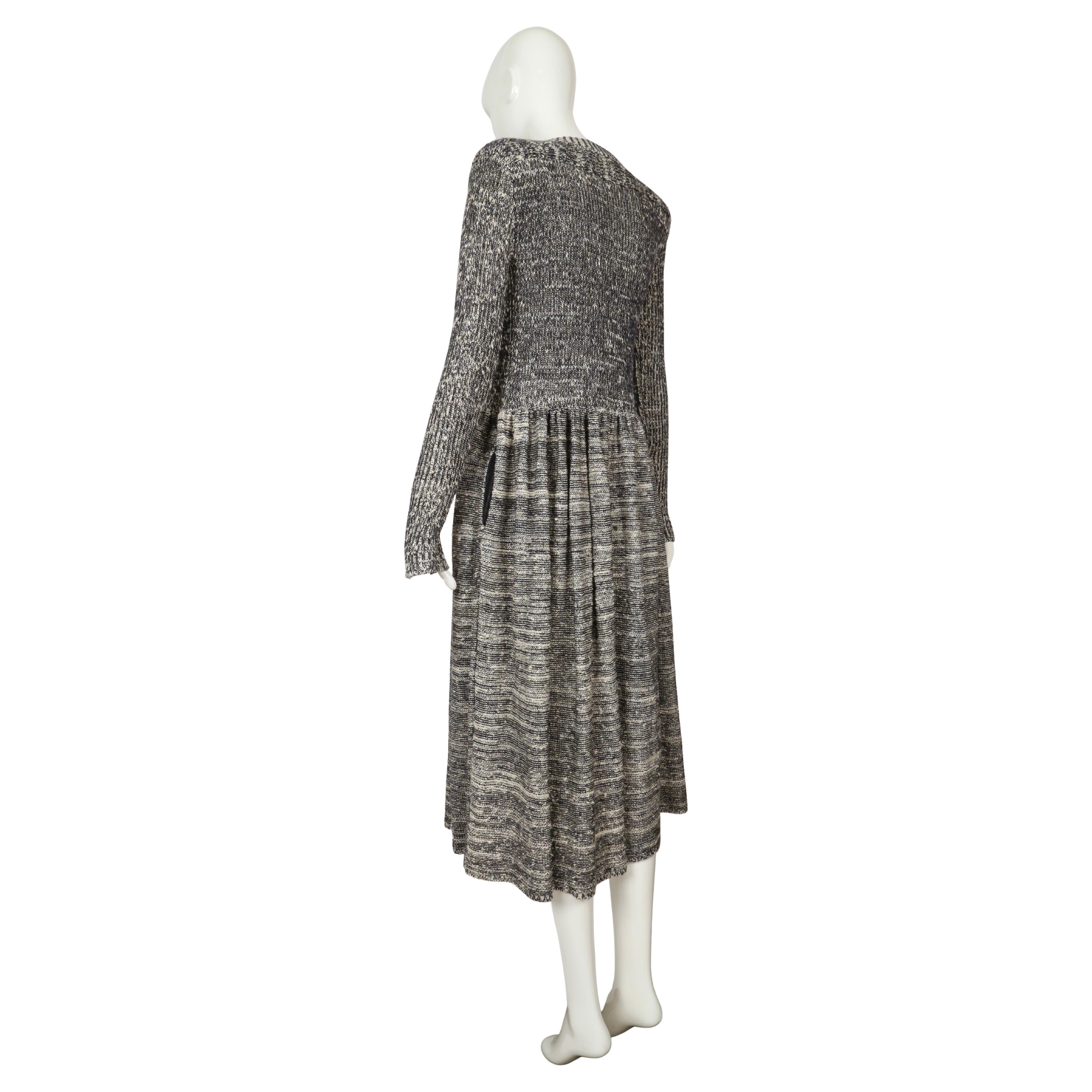 1974 Issey Miyake documentée robe RUNWAY en maille teintée dans l'espace en vente 4