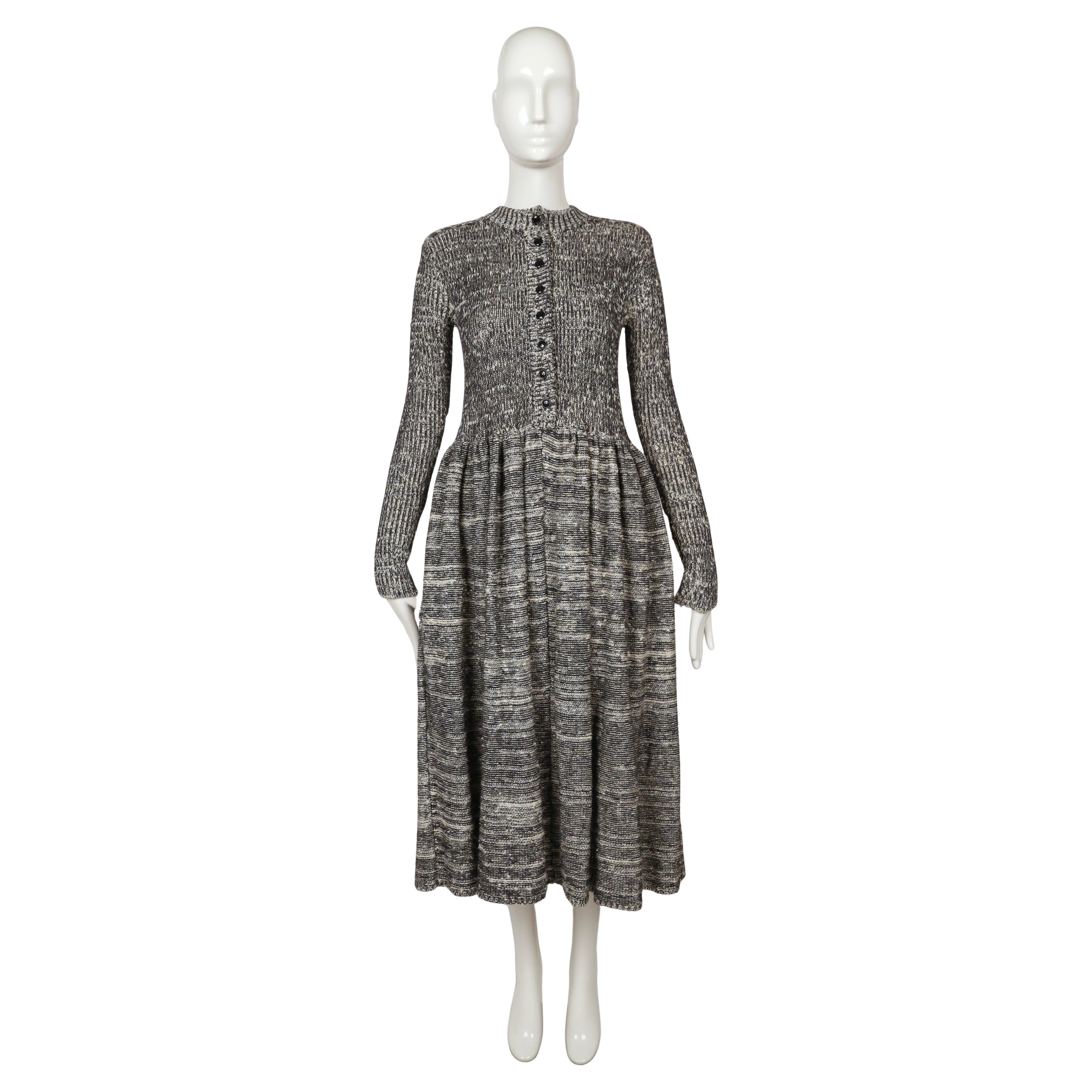 1974 Issey Miyake documentée robe RUNWAY en maille teintée dans l'espace en vente