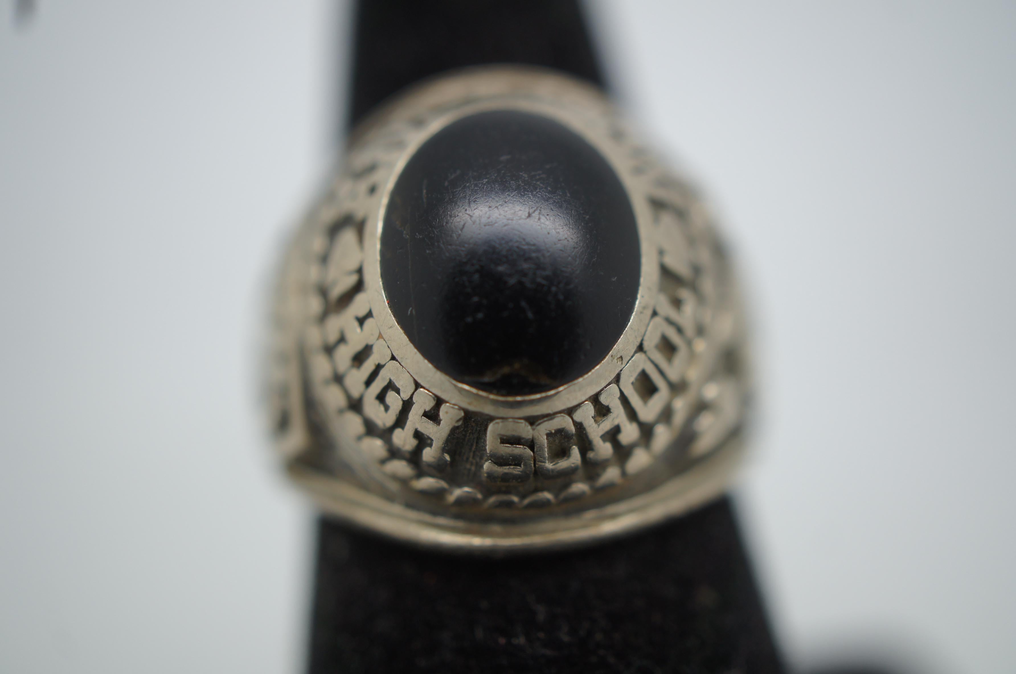 Late 20th Century 1974 Jostens 10k White Gold 15.5g Class Ring Anderson HS Arrowhead For Sale