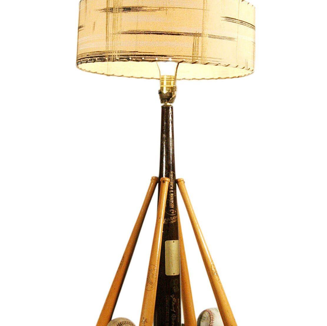 1974 LA Dodgers Hank Aaron Commemorative 715 Homerun Table Lamp In Good Condition For Sale In Van Nuys, CA