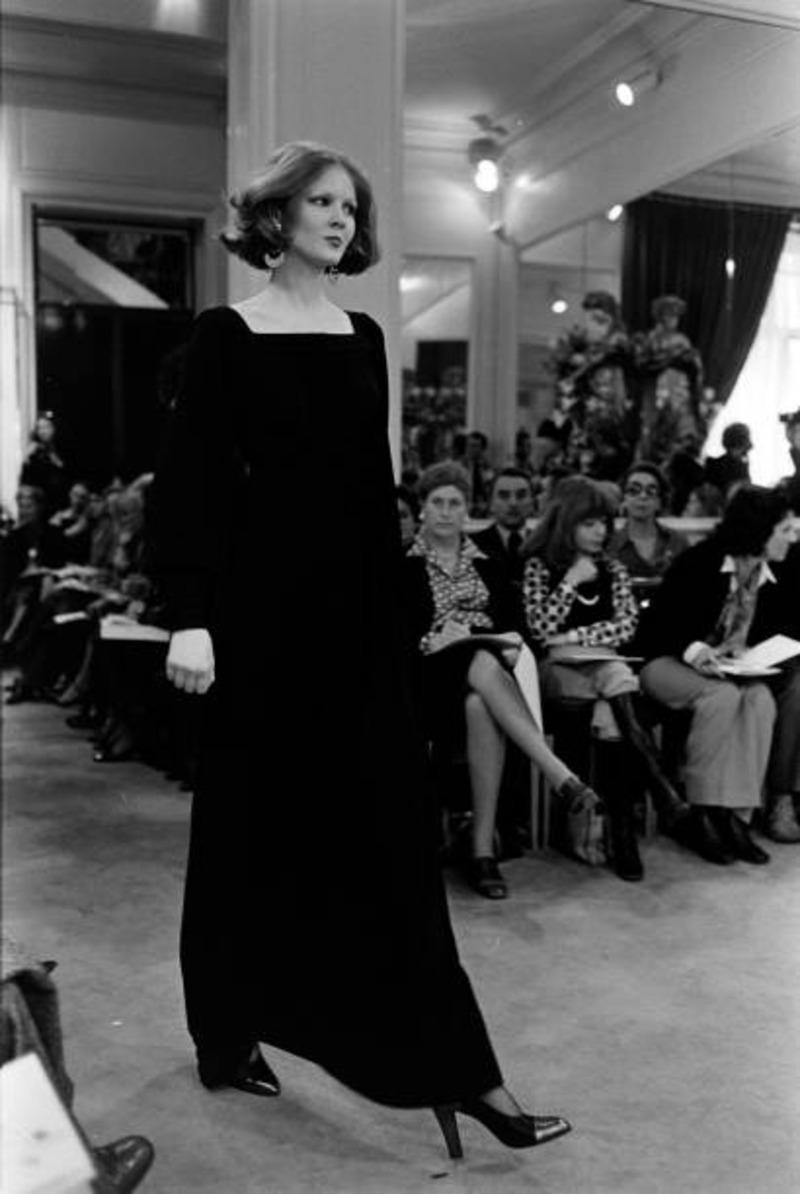 1974 YVES SAINT LAURENT black jersey RUNWAY gown with soutache trim For Sale 4