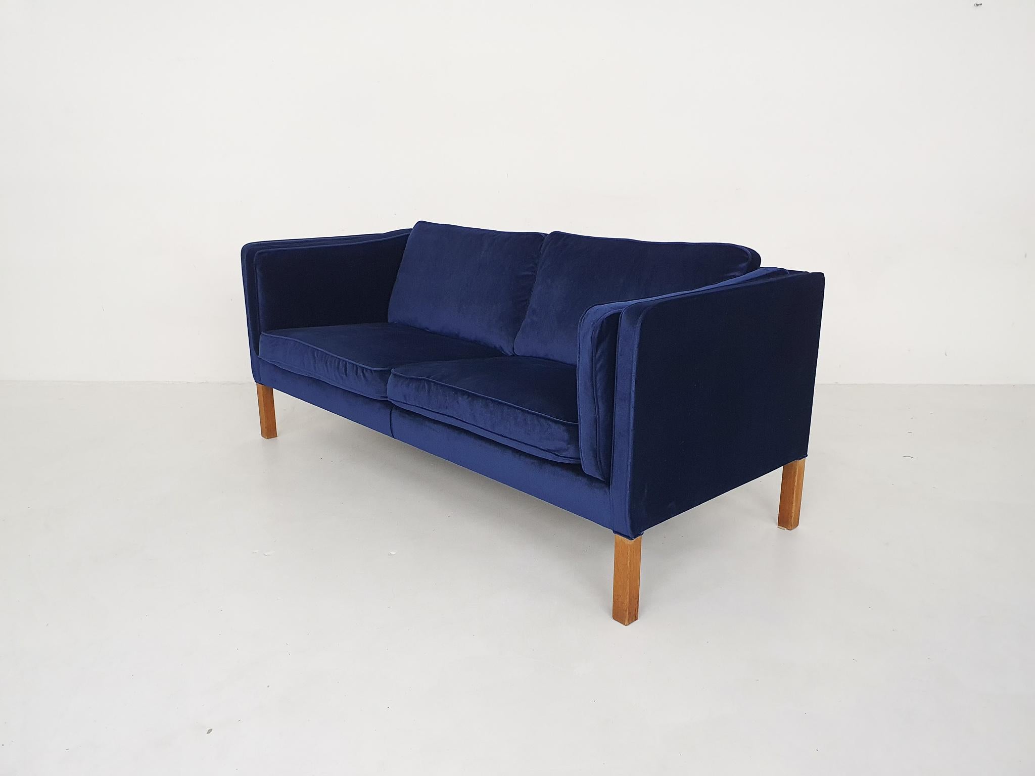 pete blue sofa