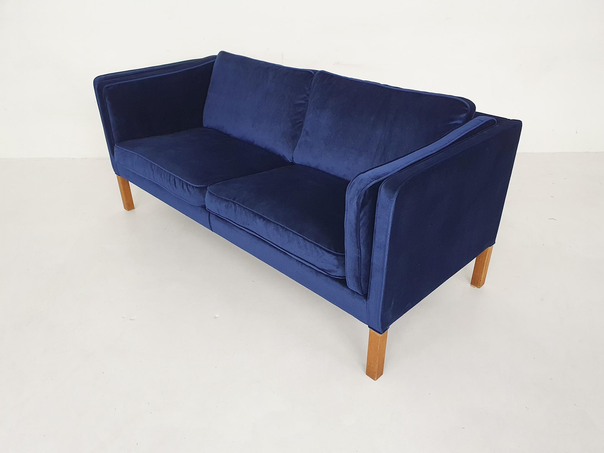Mid-Century Modern 1975 2.5-Seat Sofa by Børge and Peter Mogensen for Fredericia, Model 2335 For Sale