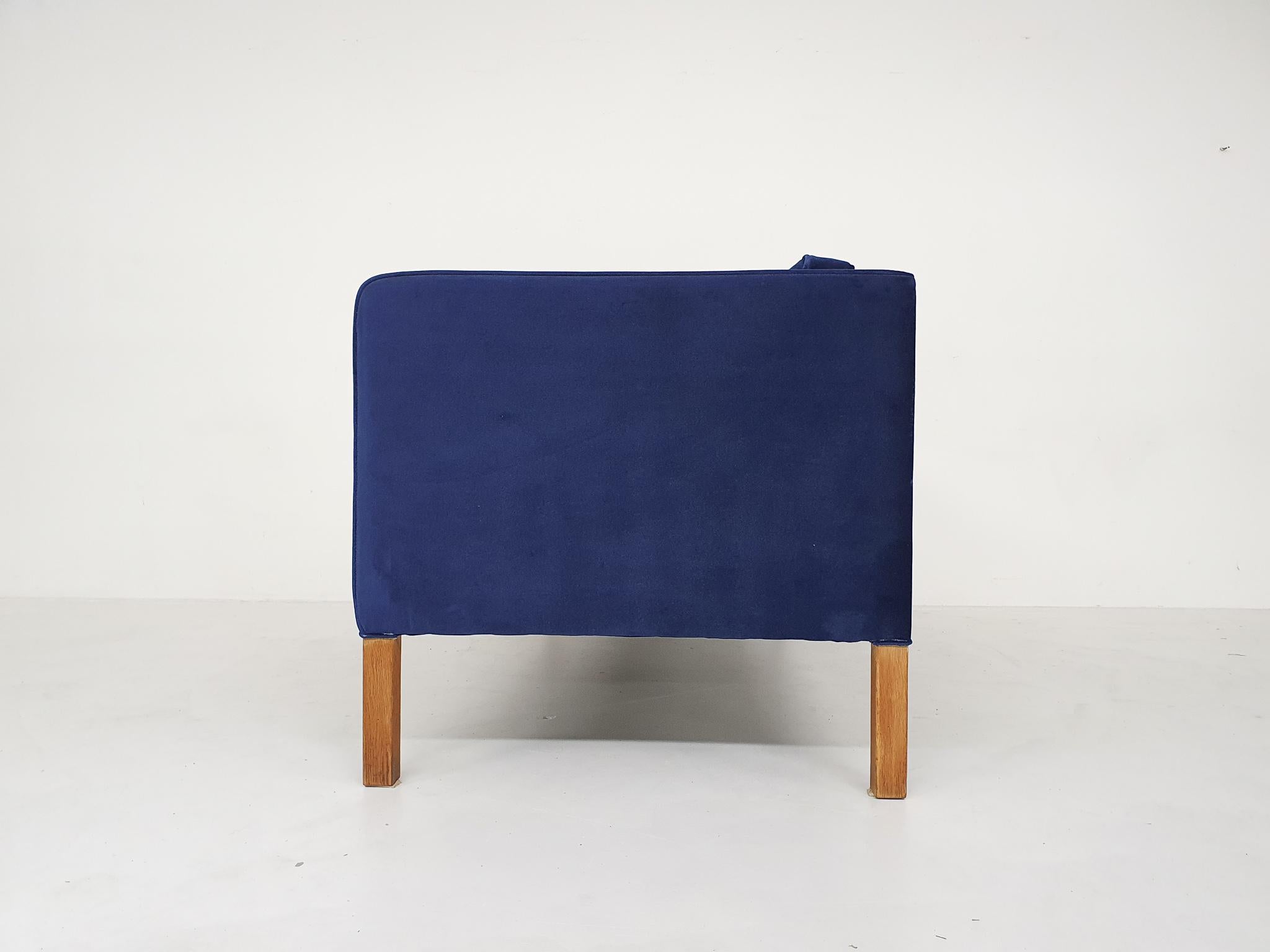 Danish 1975 2.5-Seat Sofa by Børge and Peter Mogensen for Fredericia, Model 2335 For Sale