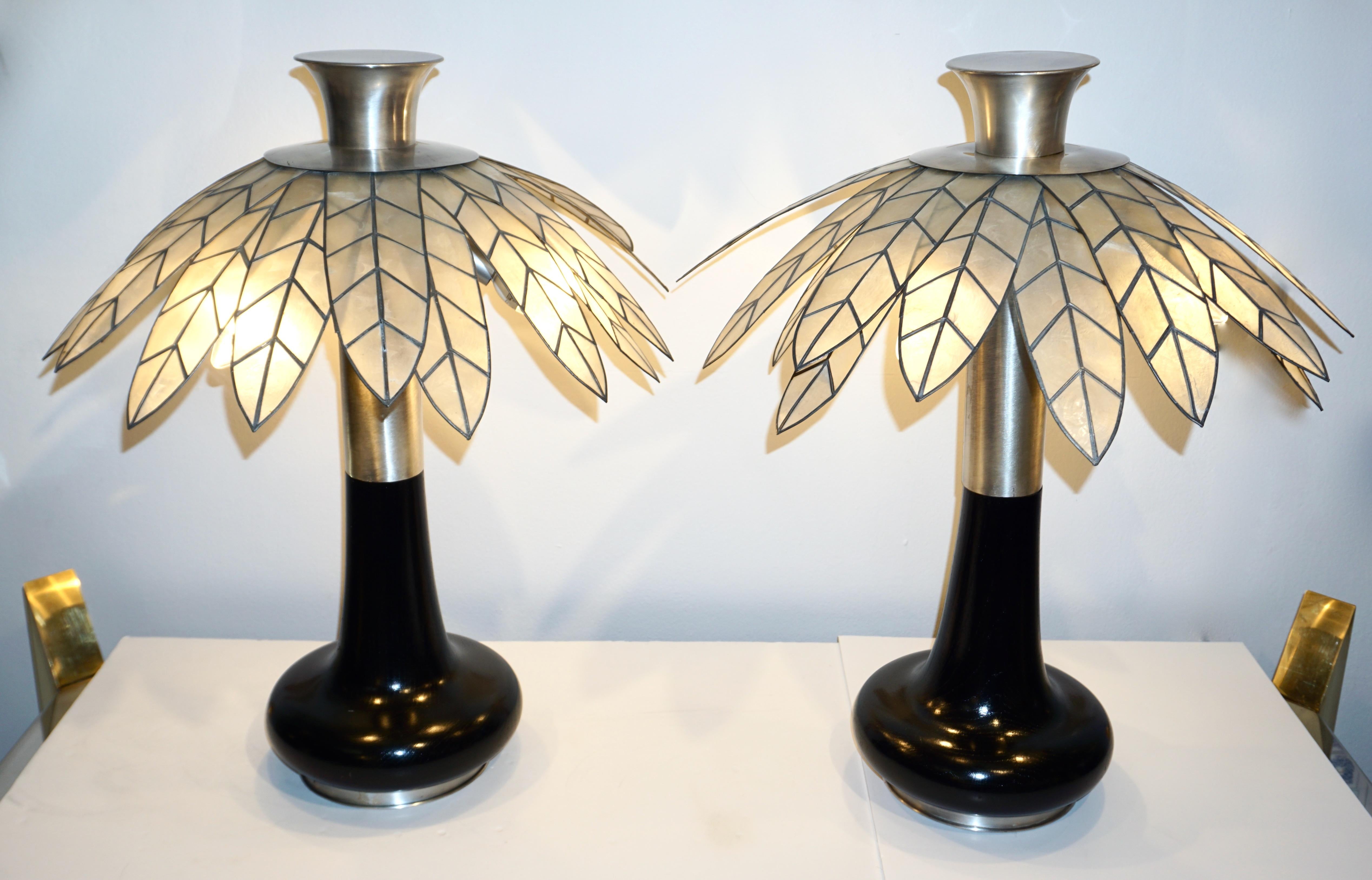 These exclusive vintage Mid-Century Modern table lamps are entirely handcrafted, a limited creation by Banci - Firenze, in Art Deco style with a modern Minimalist organic design, the handmade leaded mother of pearl shades in the shape of a palm tree