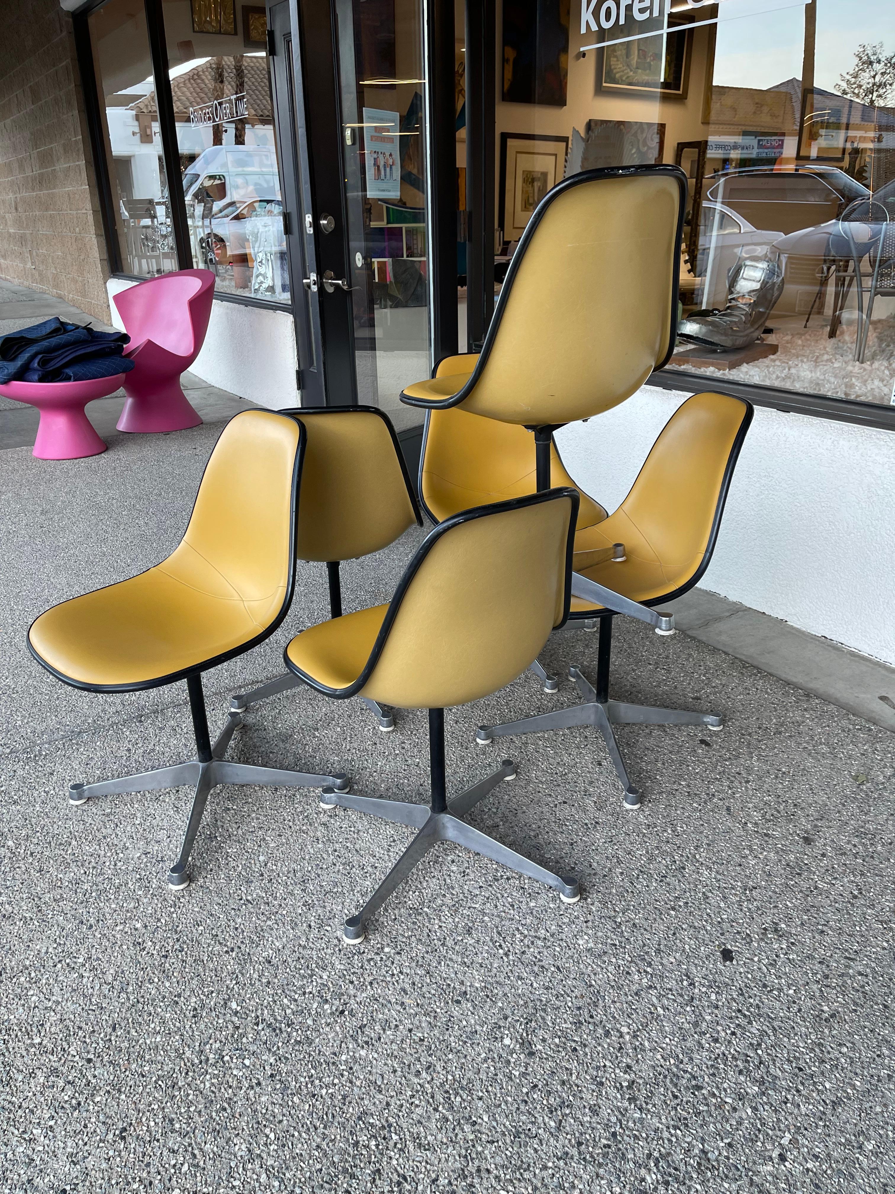 Mid-Century Modern 1975 Eames for Herman Miller Swivel Chairs, Set of 6