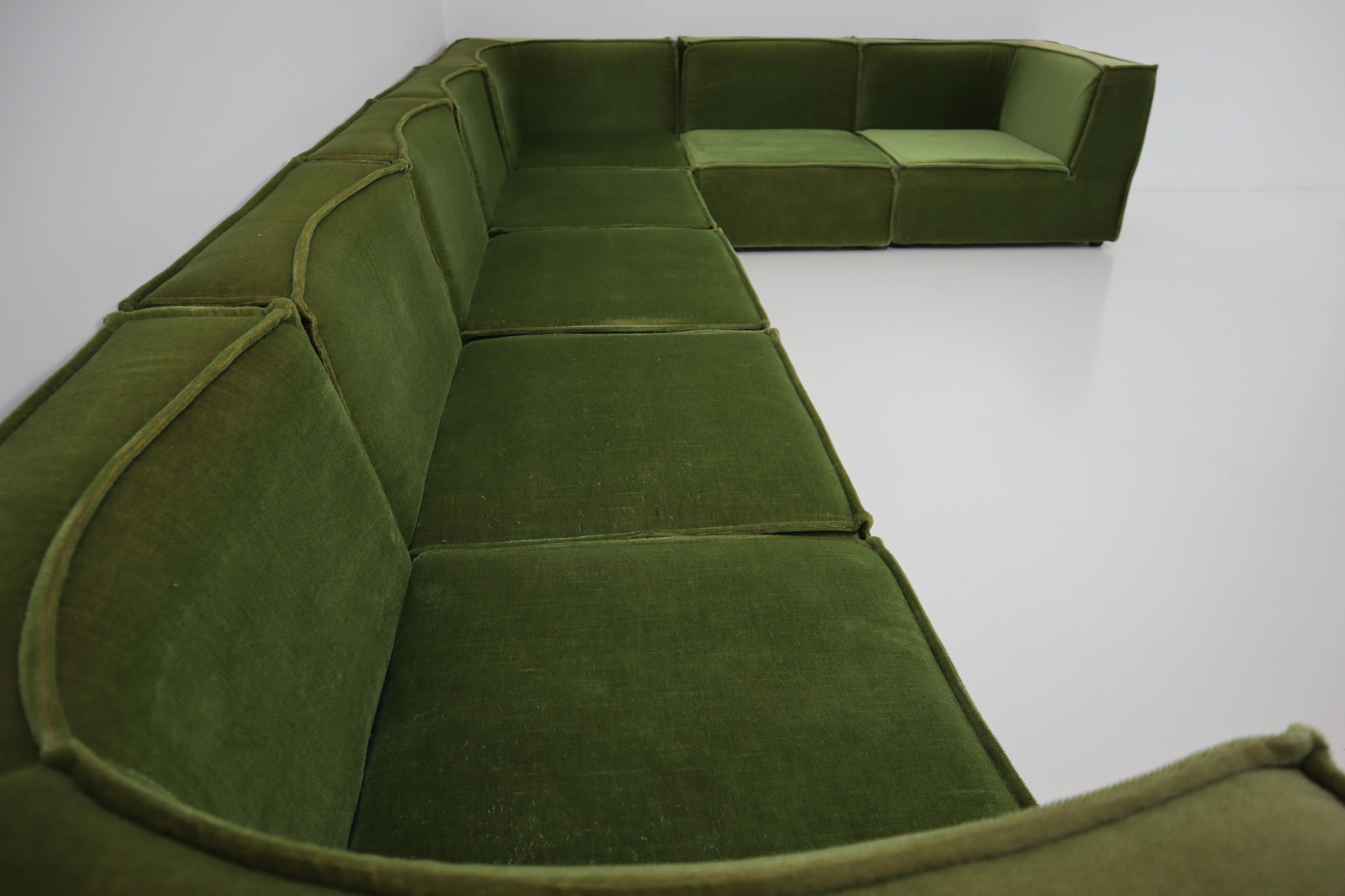 1975 German Green Velvet Sectional Sofa In Good Condition In Almelo, NL