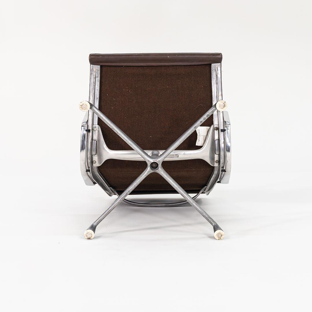 1975 Herman Miller Eames Soft Pad Loungesessel und Ottomane aus Leder mit Stoff im Angebot 4