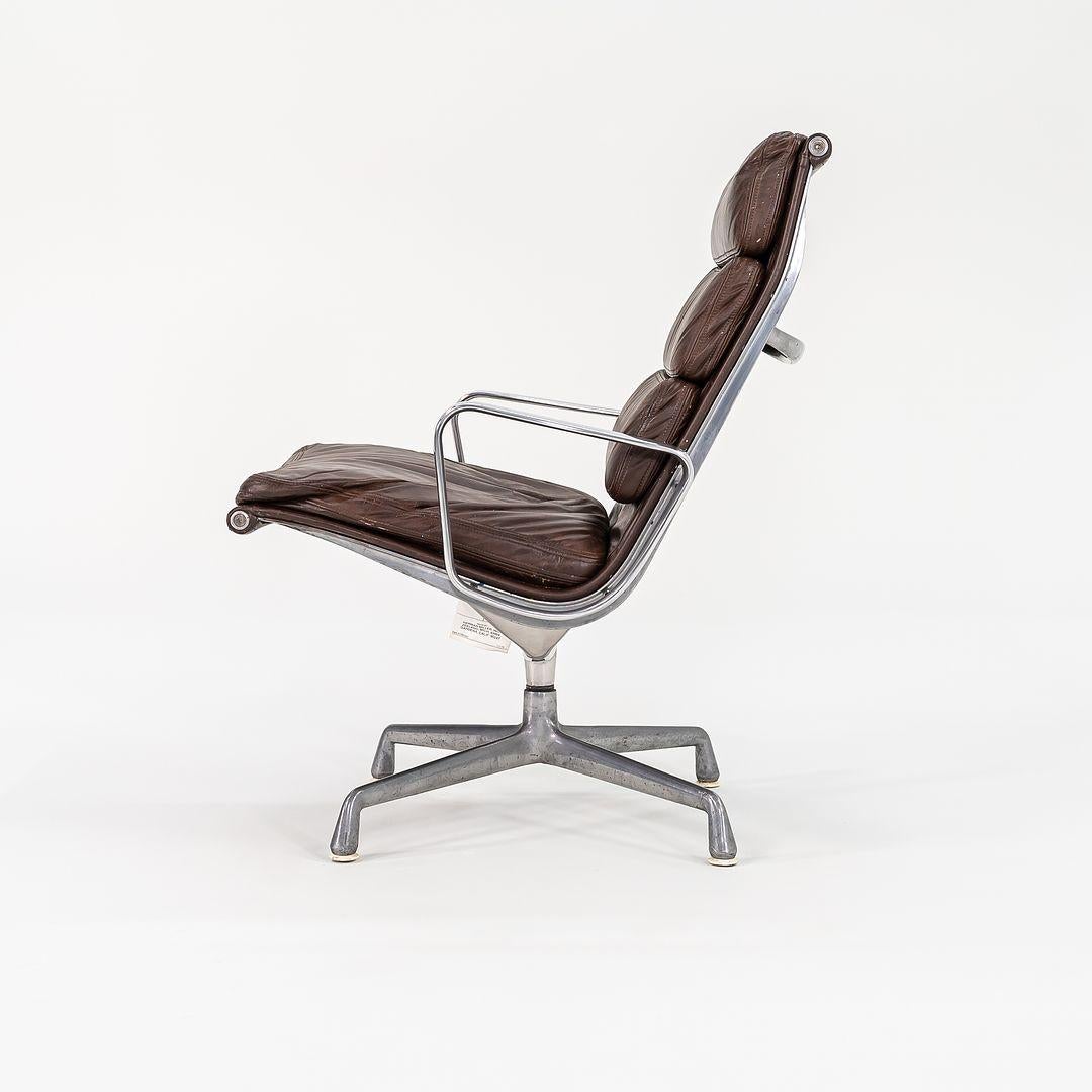 1975 Herman Miller Eames Soft Pad Loungesessel und Ottomane aus Leder mit Stoff im Zustand „Gut“ im Angebot in Philadelphia, PA