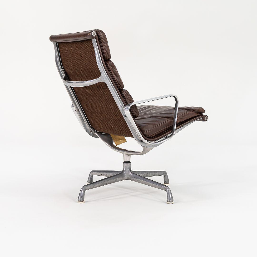 1975 Herman Miller Eames Soft Pad Loungesessel und Ottomane aus Leder mit Stoff (Aluminium) im Angebot