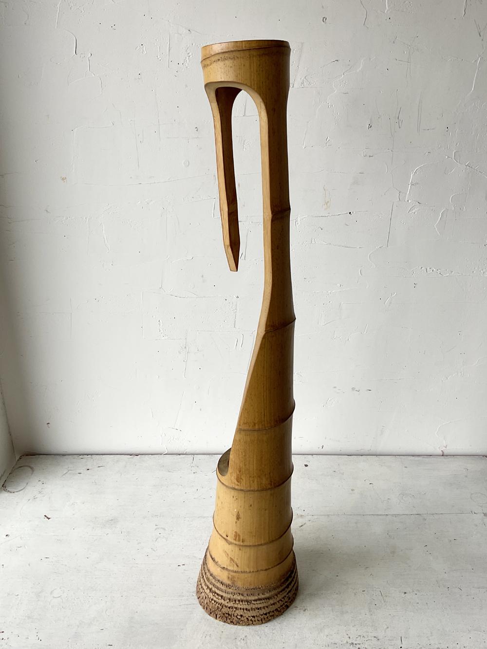 1975 Jarrón japonés de bambú cuello de grulla Ikebana Arreglo floral Hecho a mano en venta