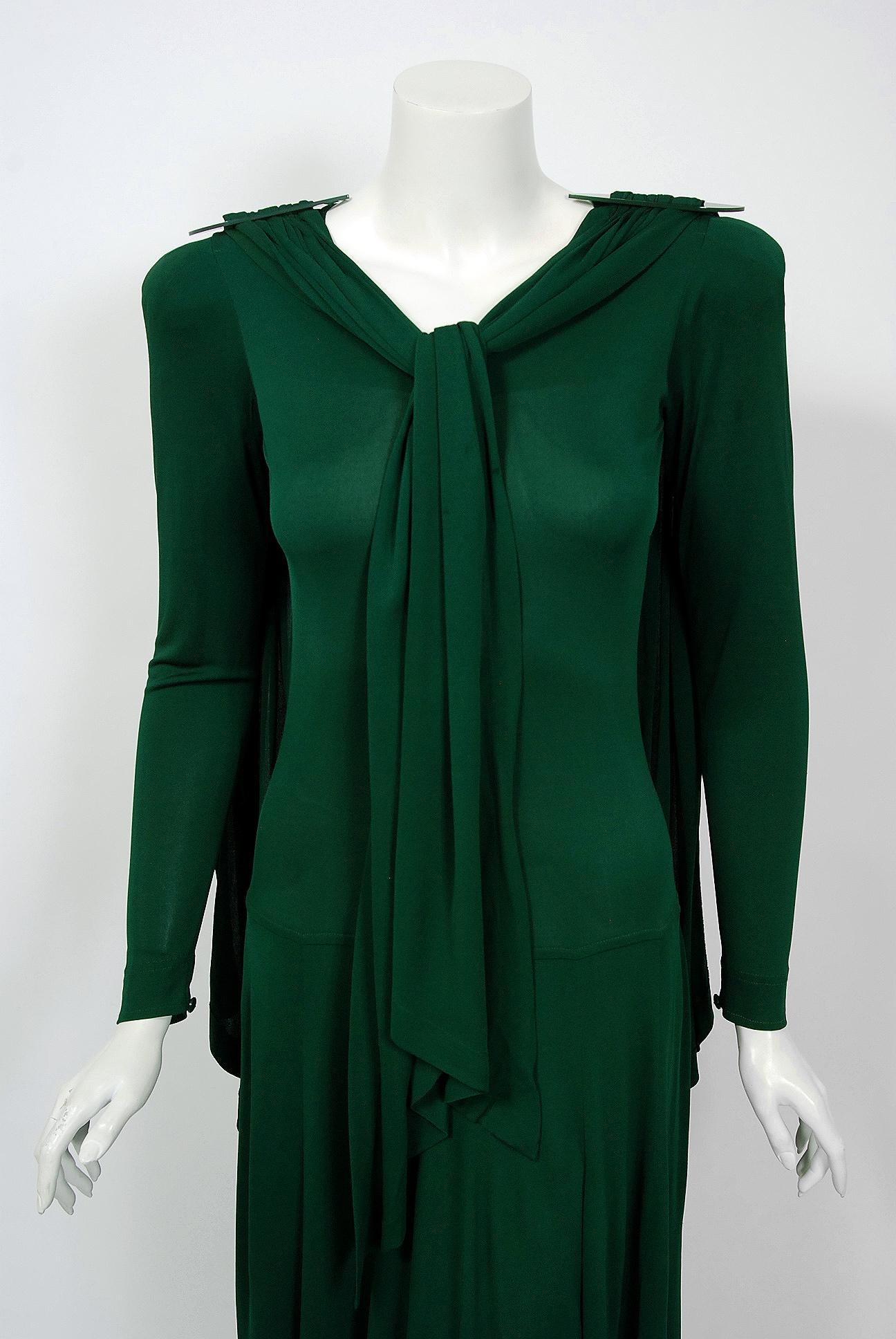 A gorgeous 1975 Jean Muir designer rayon-jersey maxi dress in the prettiest forest-green color. The self-taught Muir made her name in the 1960's, creating a reputation for exquisitely tailored, timeless, feminine clothing. Muir is 'designer’s