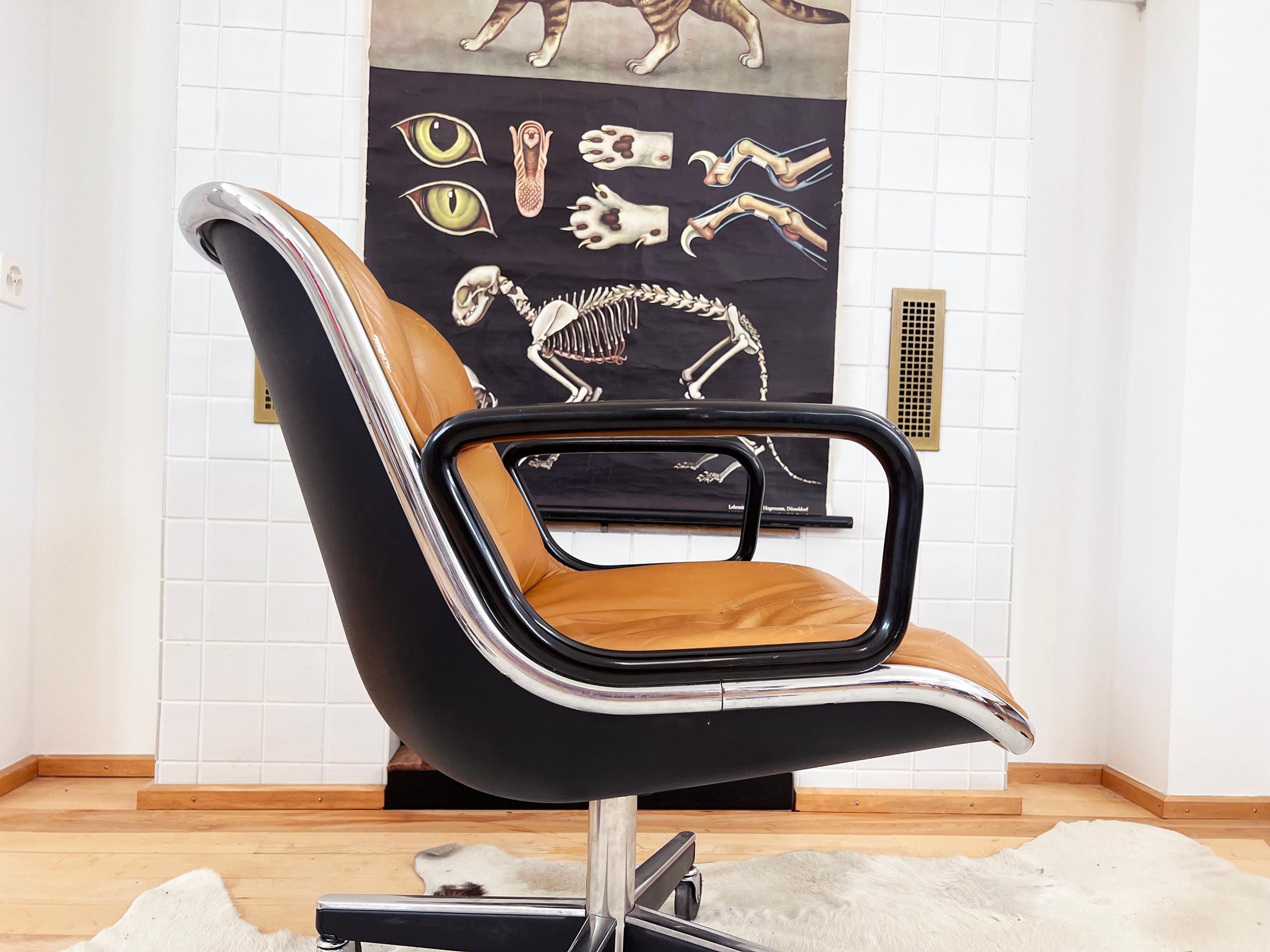 1975 Knoll Executive Chrome and Tufted Brown Leather Office Chair In Good Condition In Basel, BS