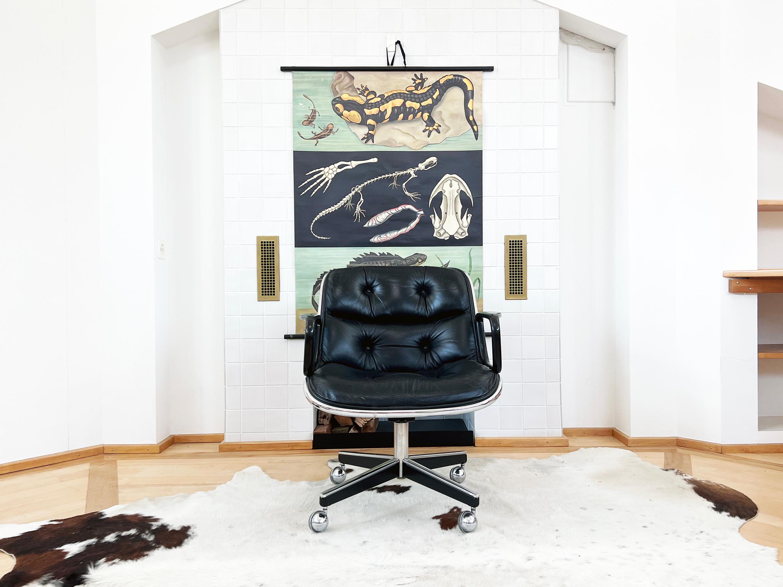 Base original de 4 patas (¡¡Buscada!!) Cuero NEGRO y cromo Silla Knoll Pollock Vintage de mediados de siglo -RARA belleza- de la época de apogeo de la creación de sillas de oficina tanto de gran diseño como de alta calidad. Pollock, para Knoll, fue