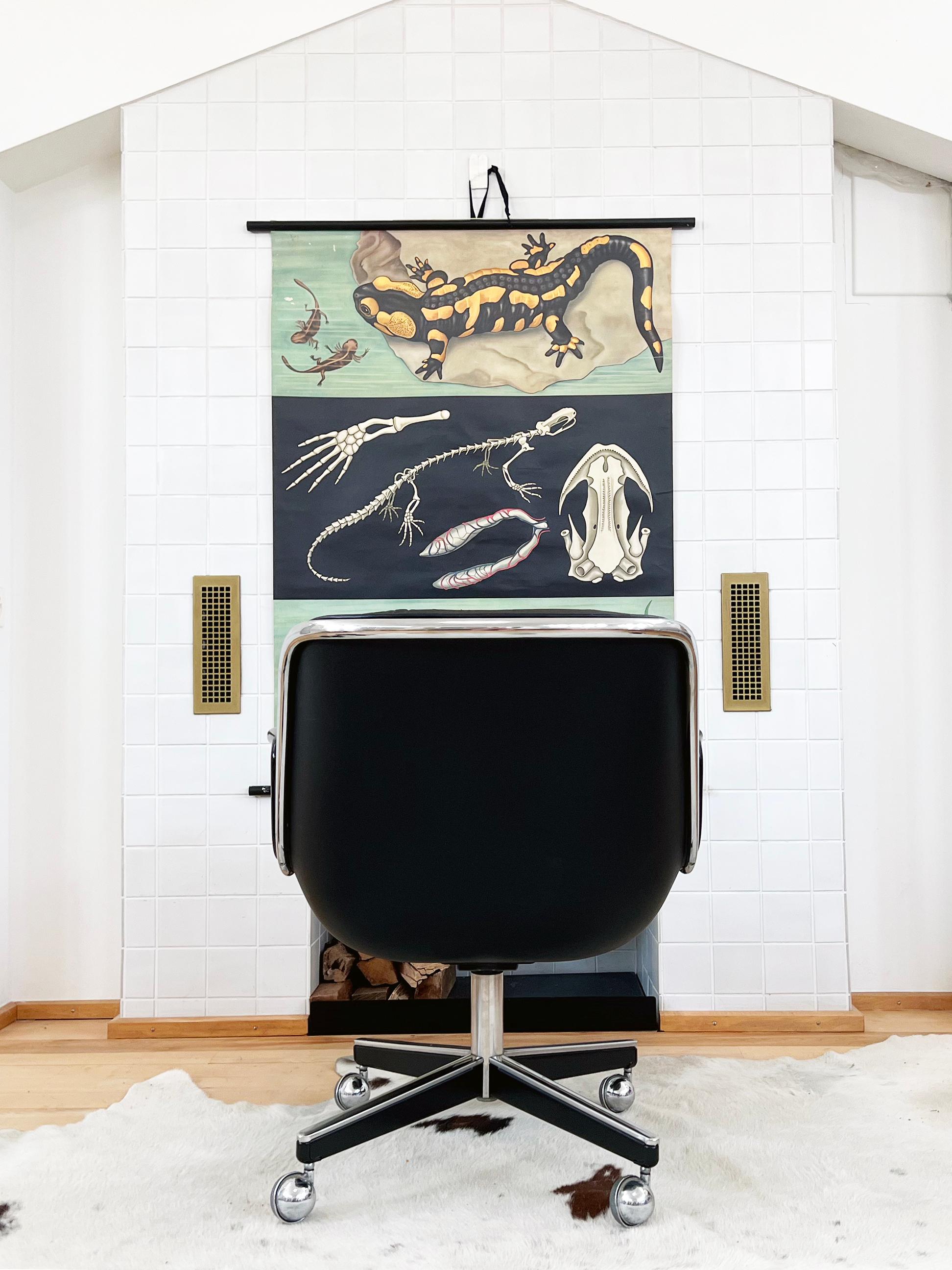 1975 Knoll Executive Pollock Cromada, Silla de Oficina de Piel Negra Acolchada con Pilastras Aluminio en venta