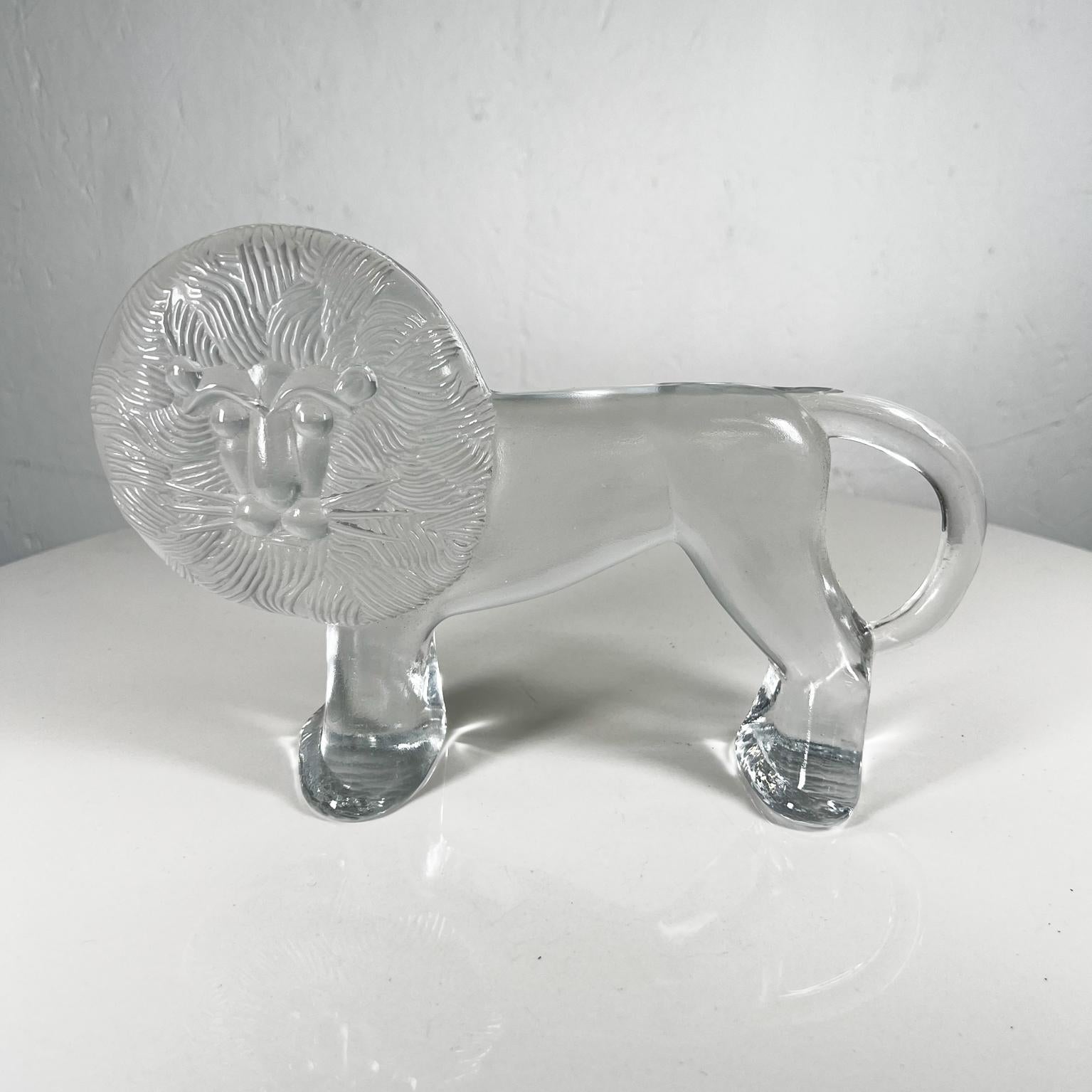 AMBIANIC presents
For Kosta Boda Art Glass Large Lion Bertil Vallien Kennel Zoo
Elegant Glass Table Sculpture
10.25 x 6.5 x 2 d
Original vintage preowned condition
Refer to images here please.

.