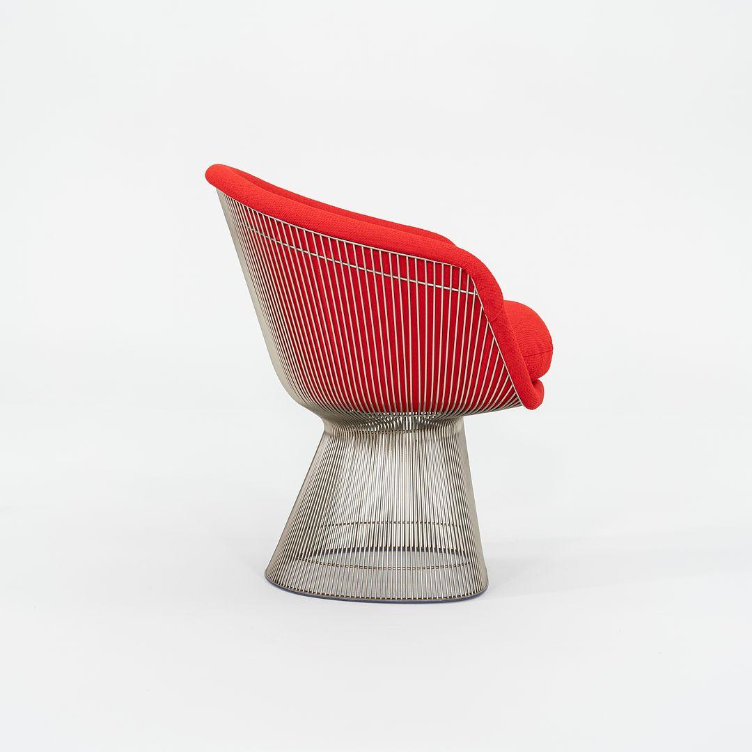 1975, Paar Warren Platner für Knoll, Loungesessel mit Stahlrahmen und rotem Stoff im Angebot 1
