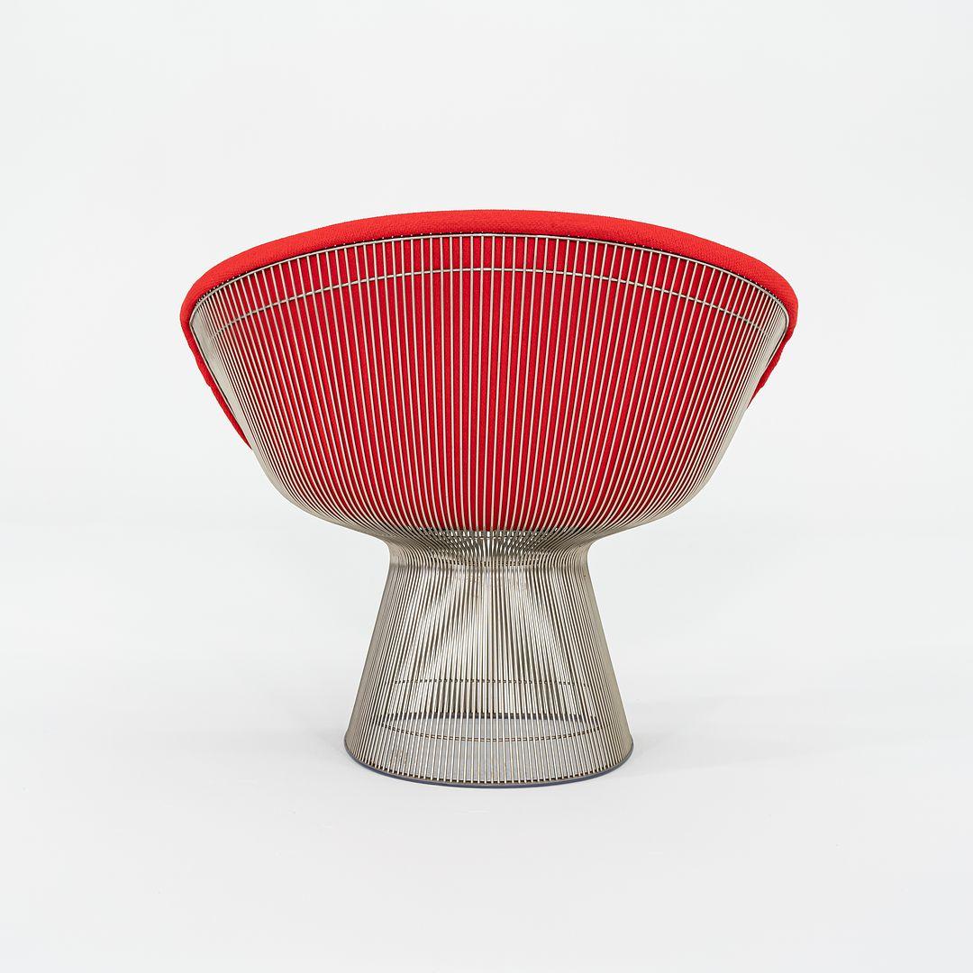 1975, Paar Warren Platner für Knoll, Loungesessel mit Stahlrahmen und rotem Stoff im Angebot 2