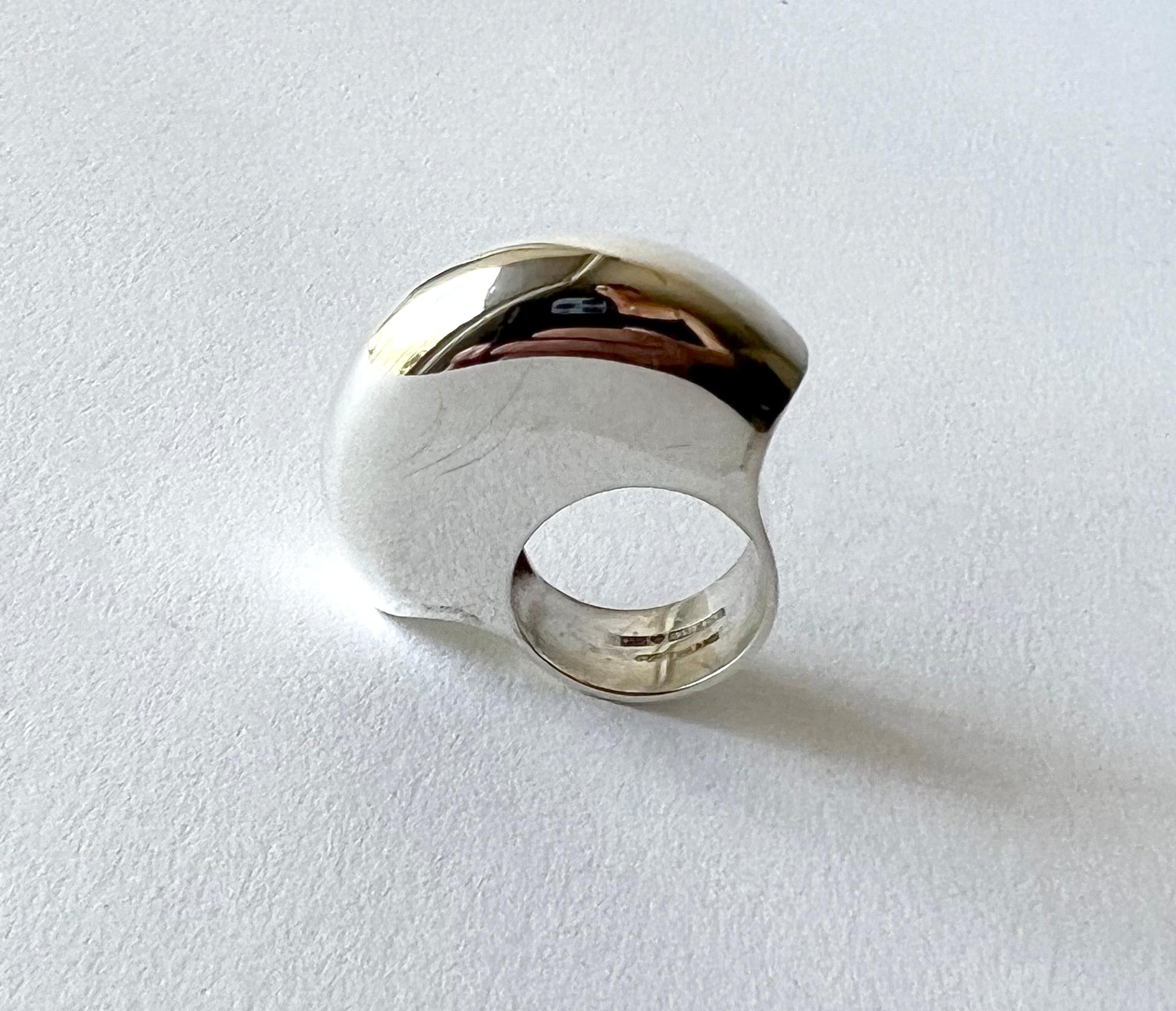 1975 Pekka Piekainen for Auran Kultaseppa Oy Finnish Modernist Sterling Ring In Good Condition In Palm Springs, CA