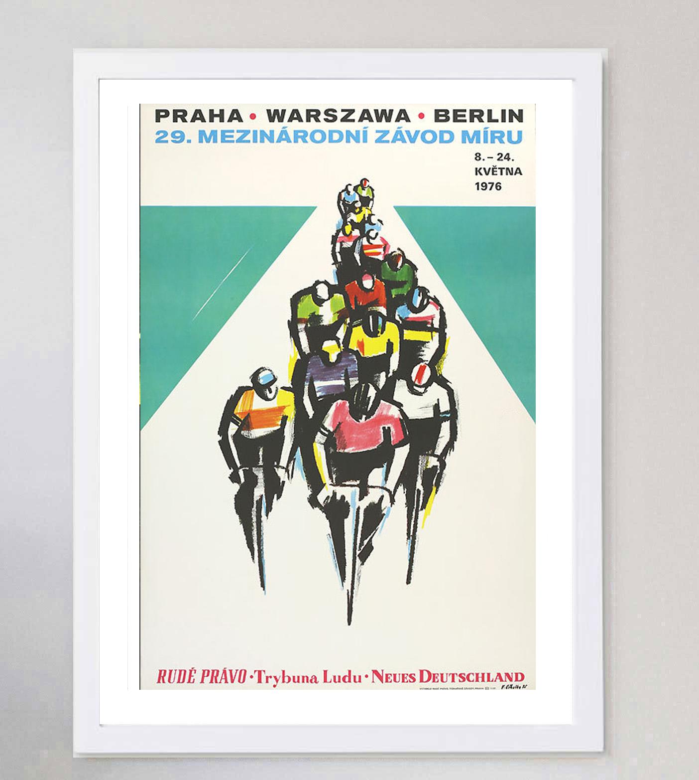 1975 Prag-Warschau-Wien Radrennen Friedensfahrt Original Vintage Poster im Zustand „Gut“ im Angebot in Winchester, GB
